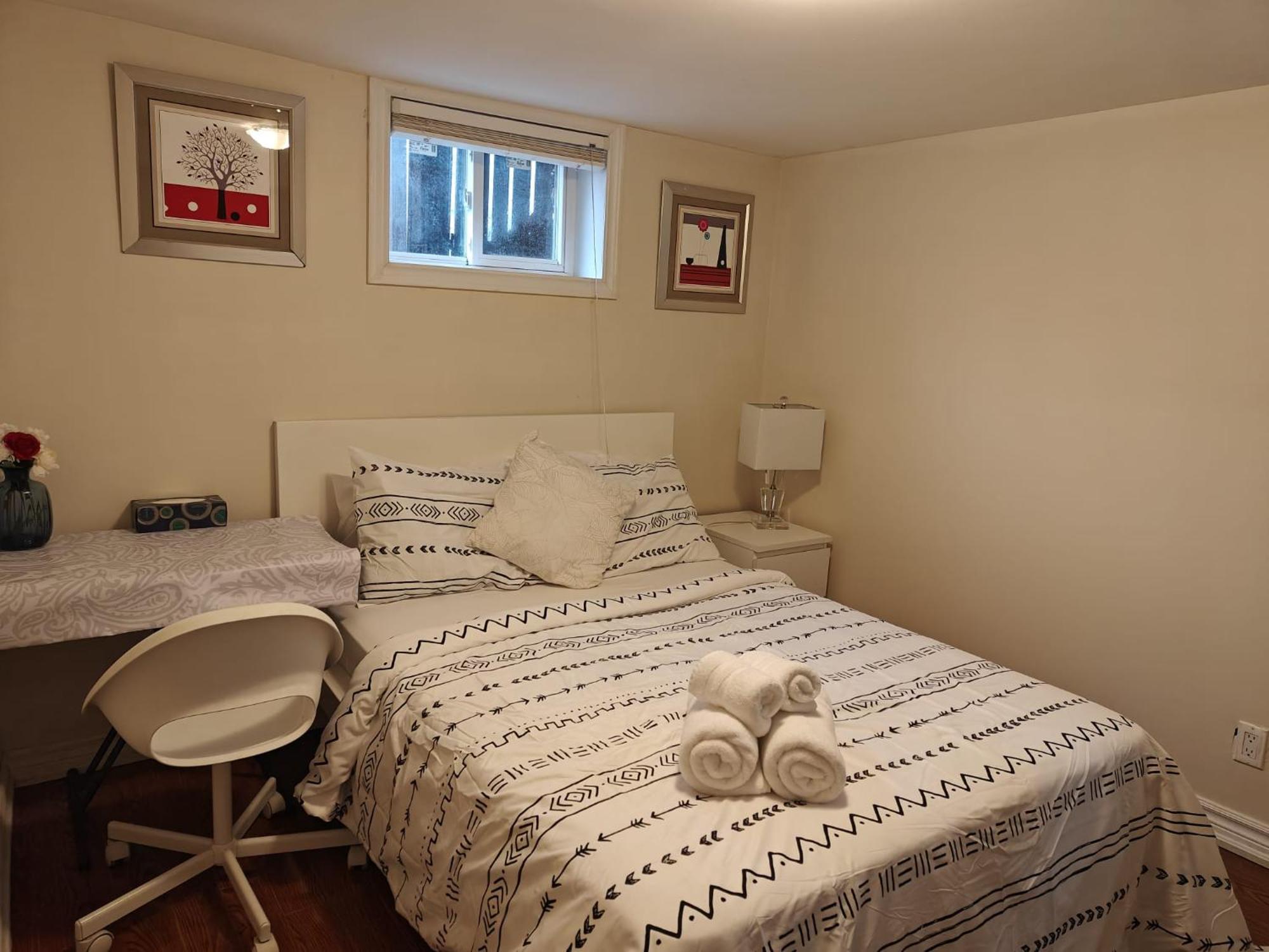 Spacious Mbr Near Kennedy Subway & Go * Toronto