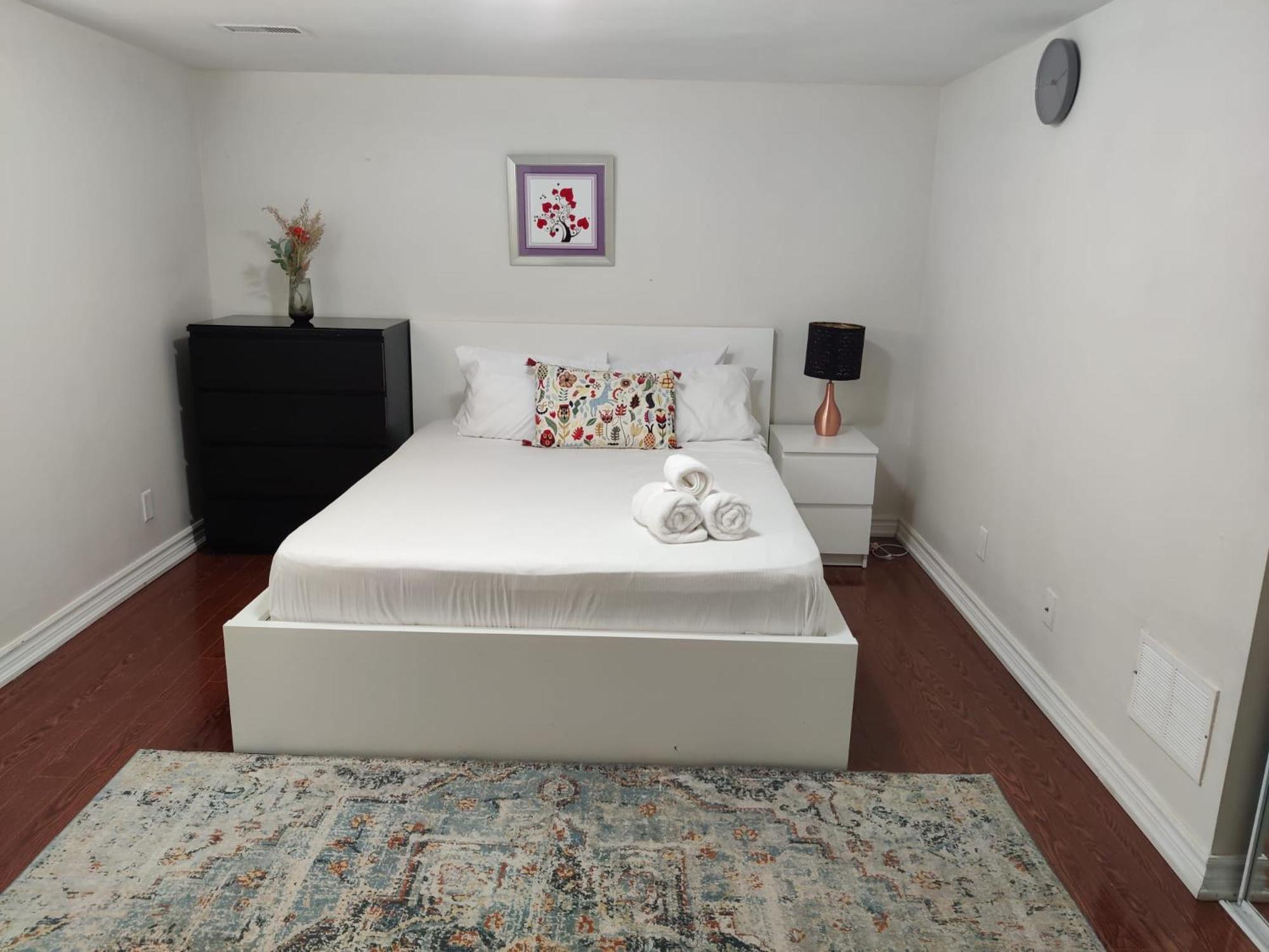 Spacious Mbr Near Kennedy Subway & Go * Toronto
