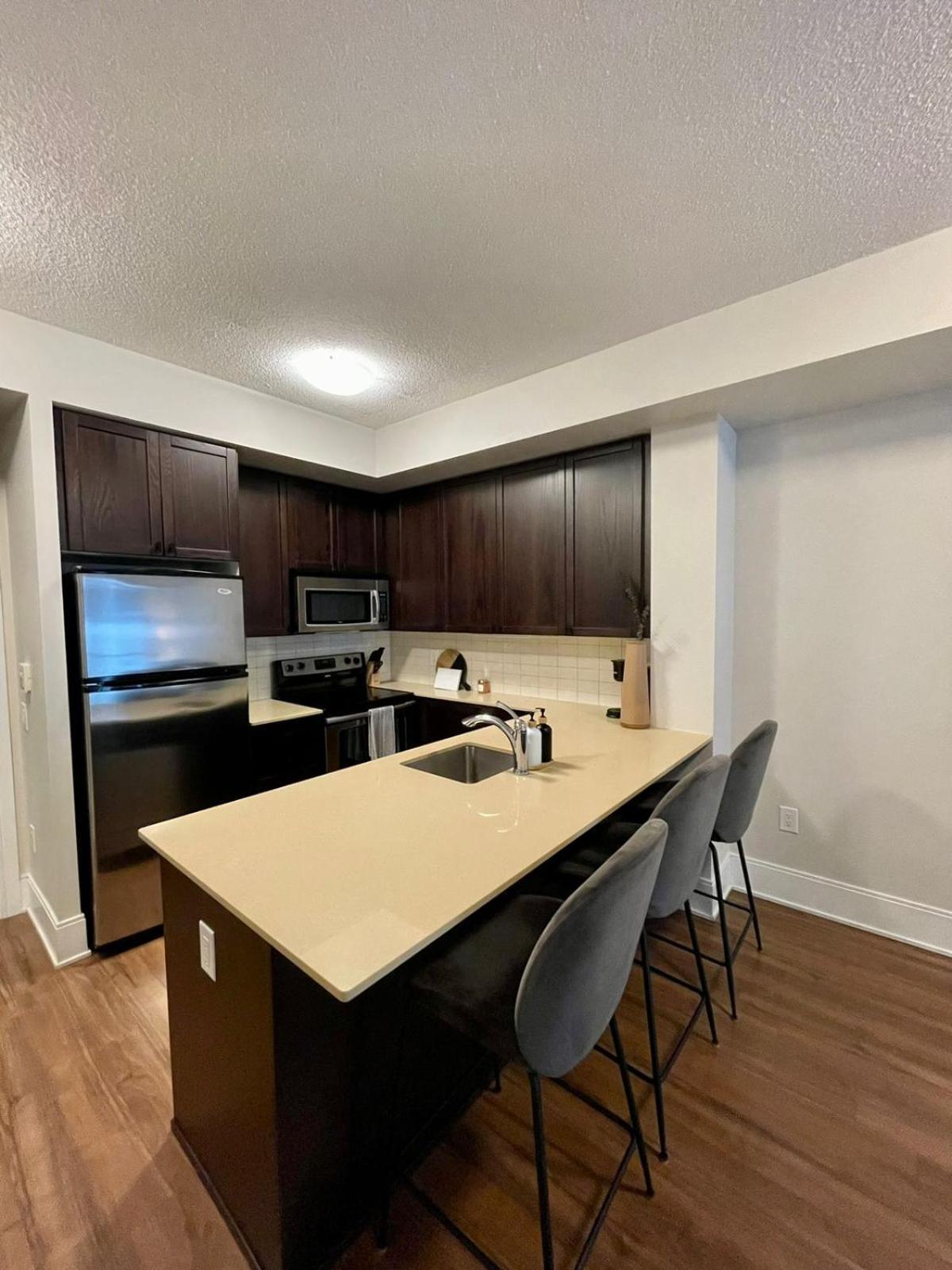 Entertainment District - King Bed - Close To Core - Dome - Scotiabank - Cne - York - Near King St W