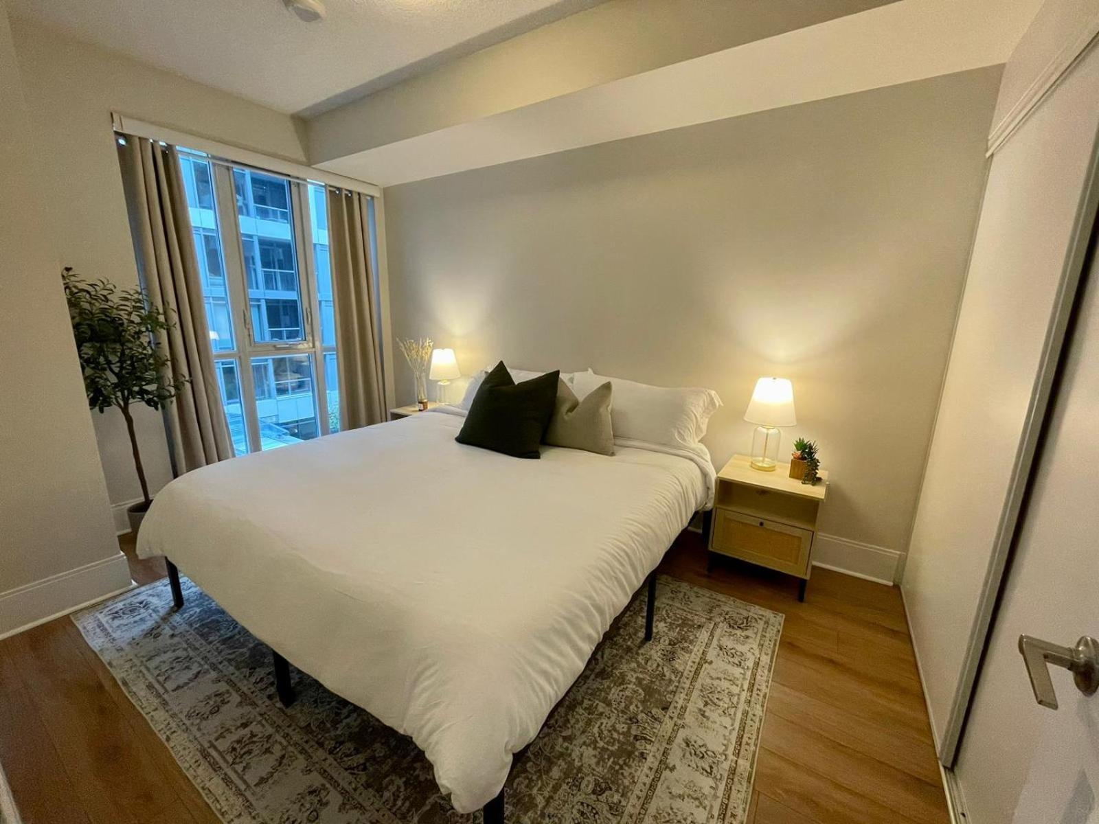 Entertainment District - King Bed - Close To Core - Dome - Scotiabank - Cne - York - Near King St W Apartment Toronto