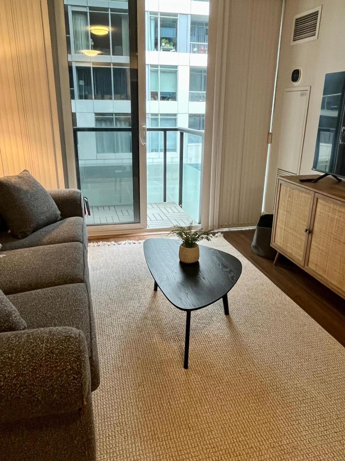 Apartment Entertainment District - King Bed - Close To Core - Dome - Scotiabank - Cne - York - Near King St W *