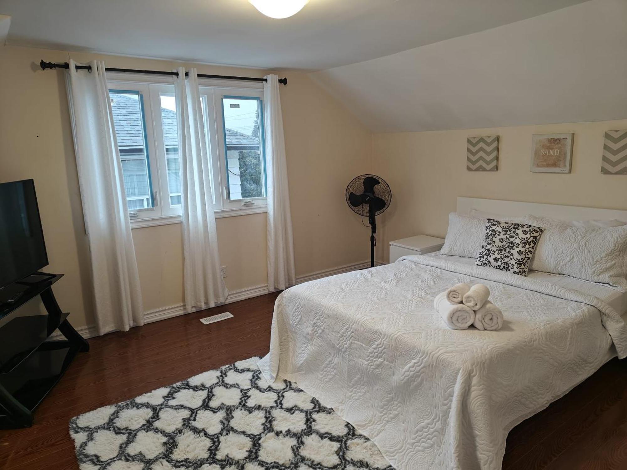 Spacious Mbr Near Kennedy Subway & Go *