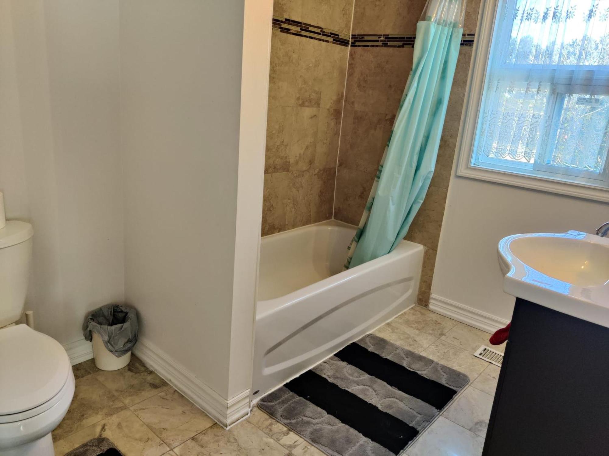 Spacious Mbr Near Kennedy Subway & Go * Toronto
