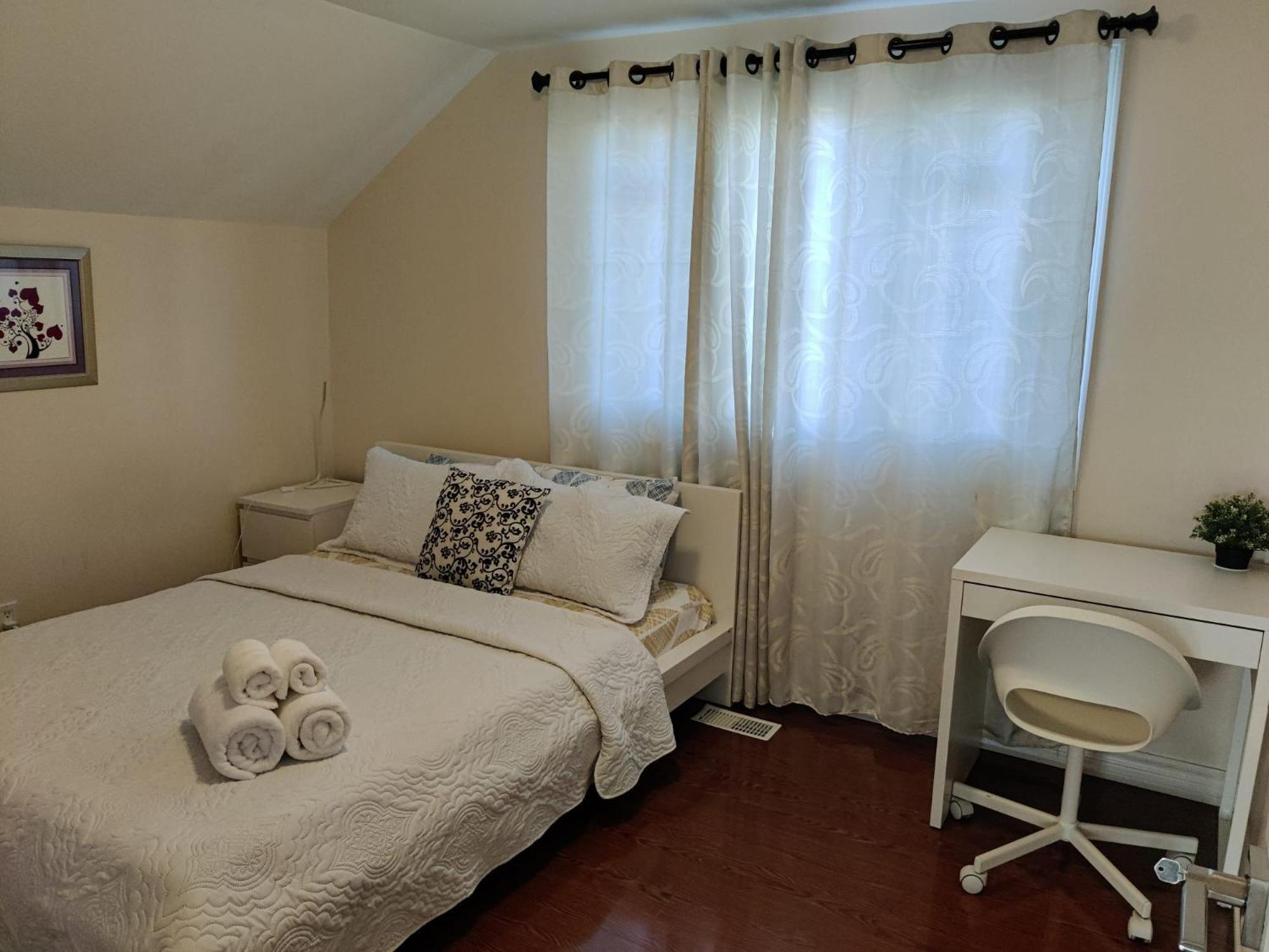 Homestay Spacious Mbr Near Kennedy Subway & Go