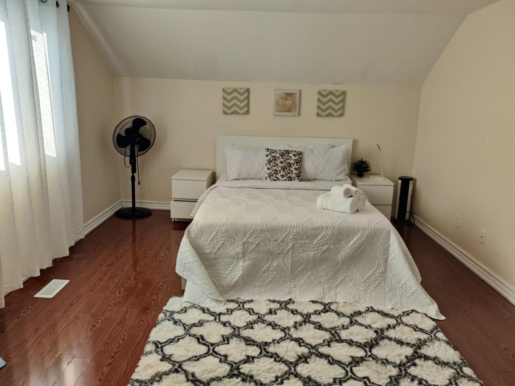 Spacious Mbr Near Kennedy Subway & Go Toronto