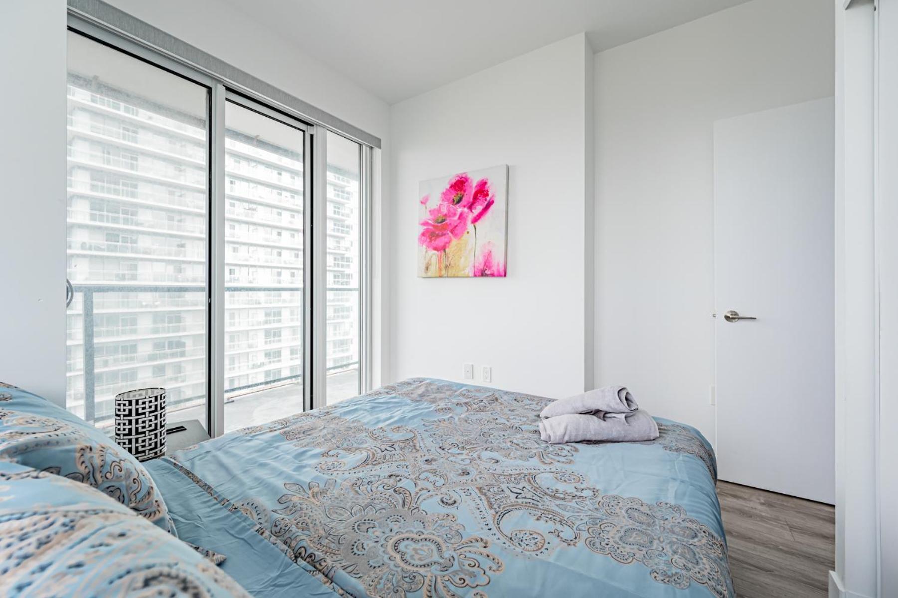 Luxury Close To Rogers Center In Downtown Core Toronto