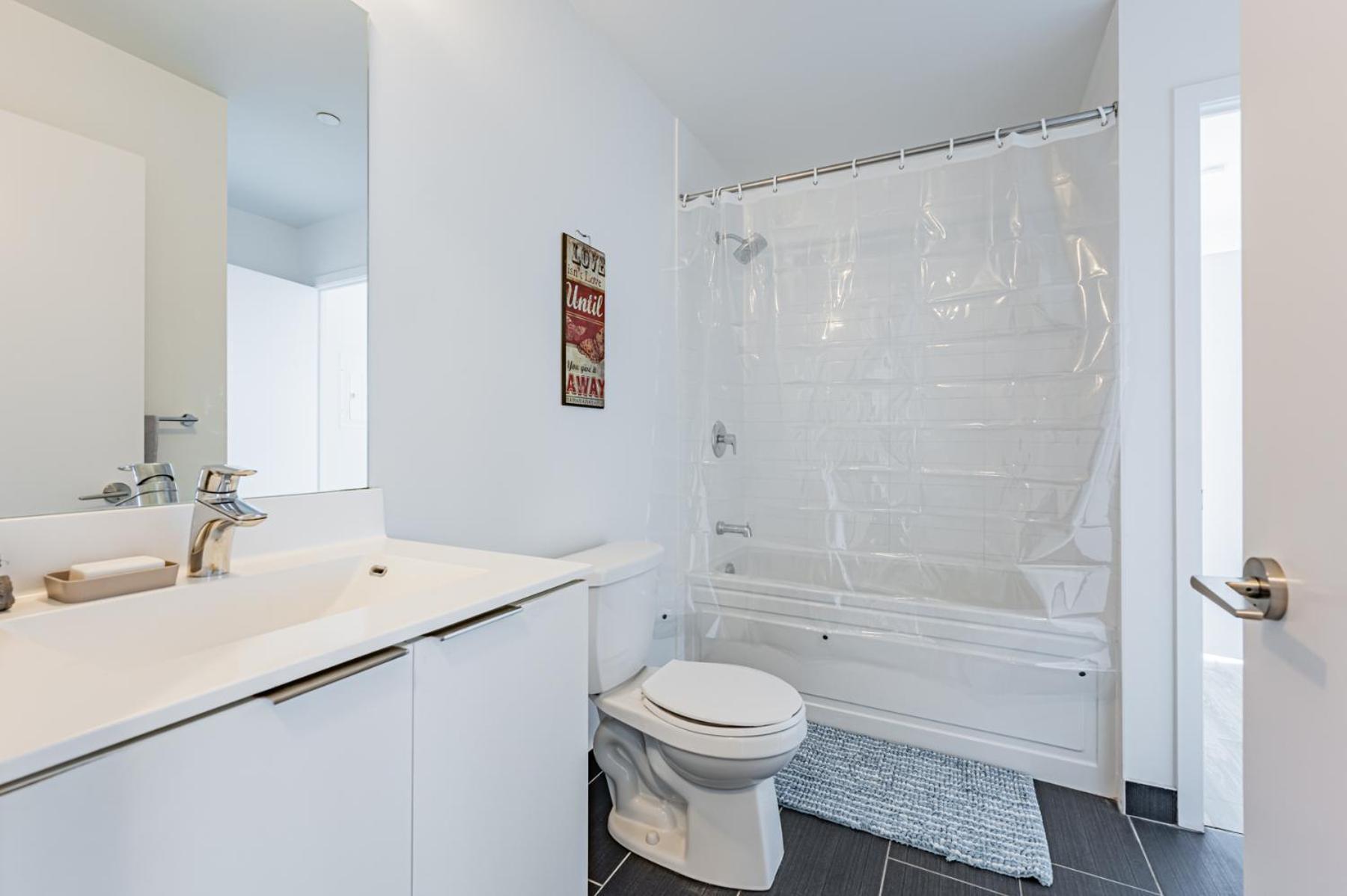 Luxury Close To Rogers Center In Downtown Core