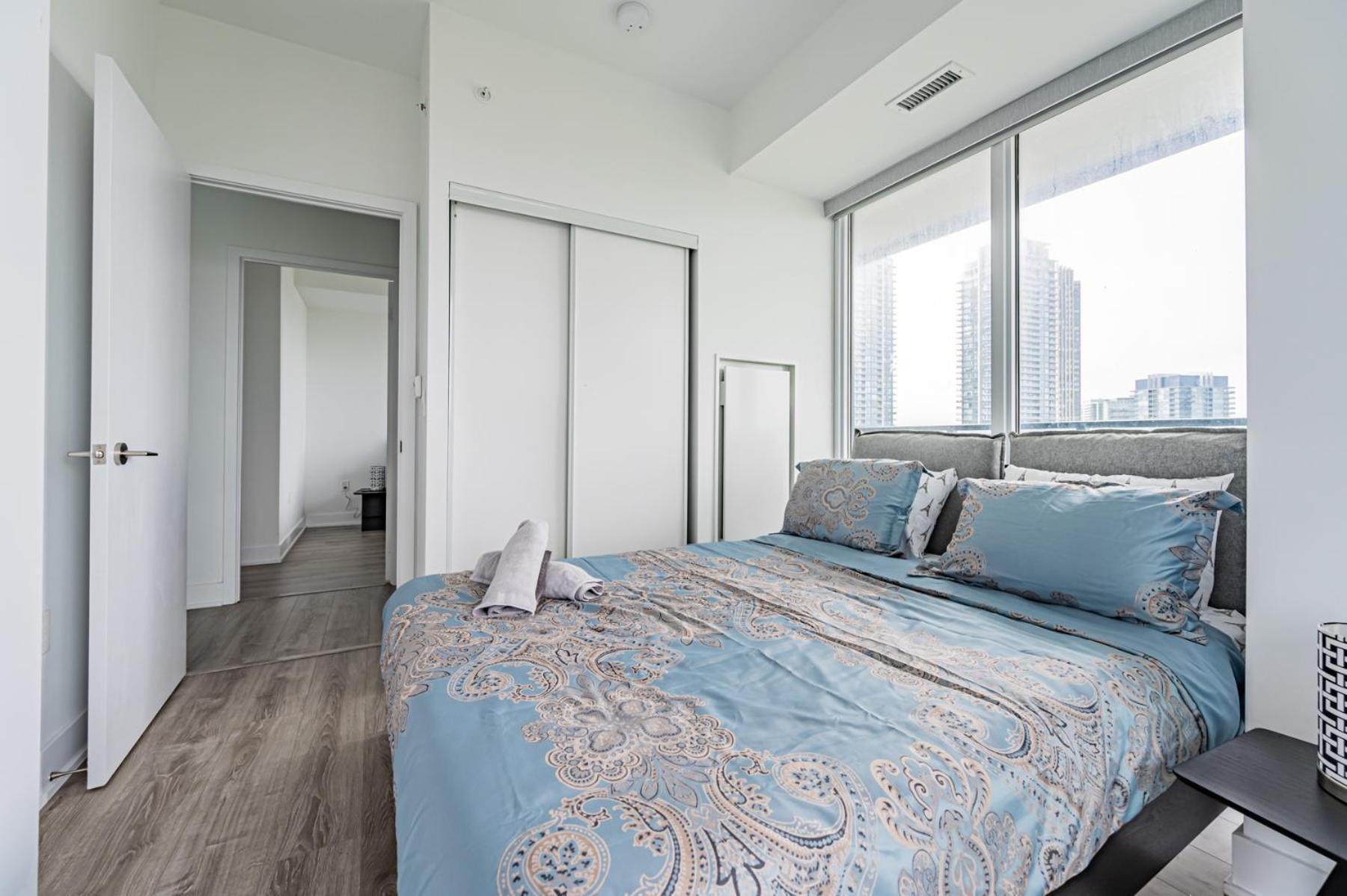 Luxury Close To Rogers Center In Downtown Core Toronto