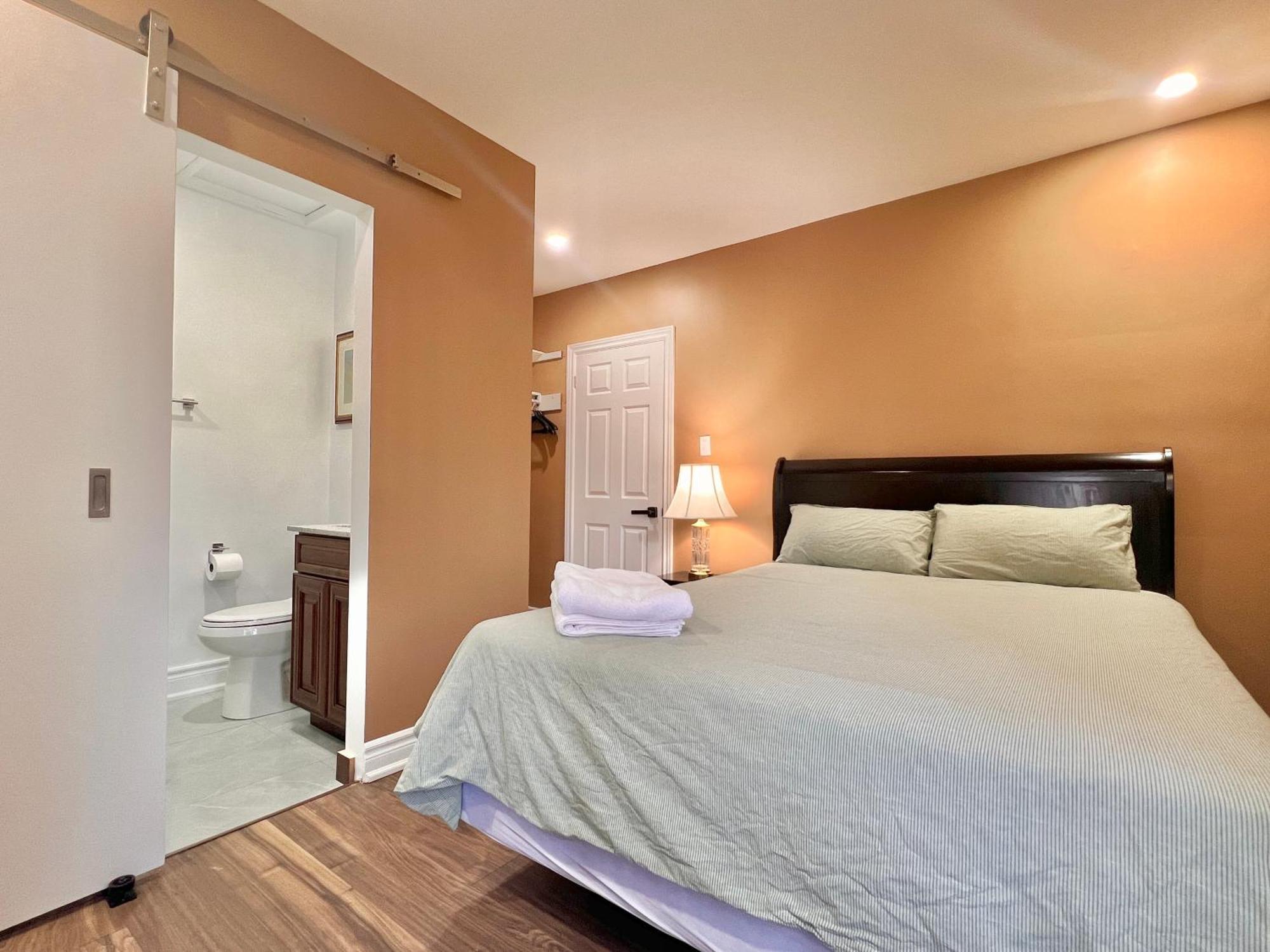 Homestay Upgraded With Bath 7-min To Subway Near Downsview Rogers Stadium *
