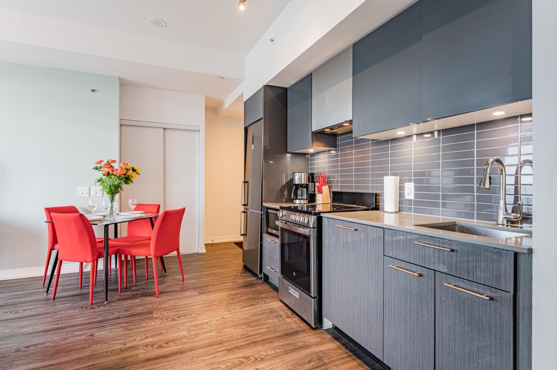 Luxury Close To Rogers Center In Downtown Core Toronto