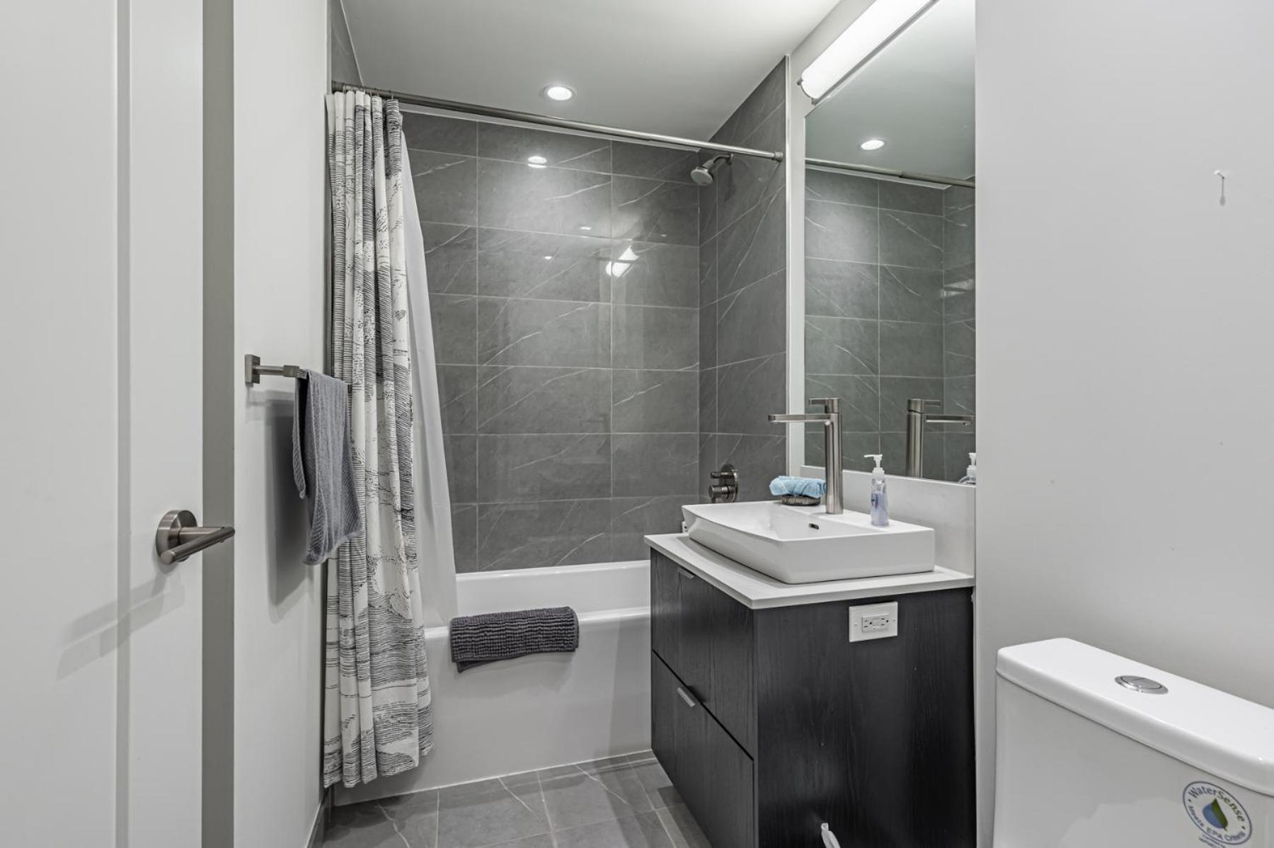 Luxury Close To Rogers Center In Downtown Core Guest house