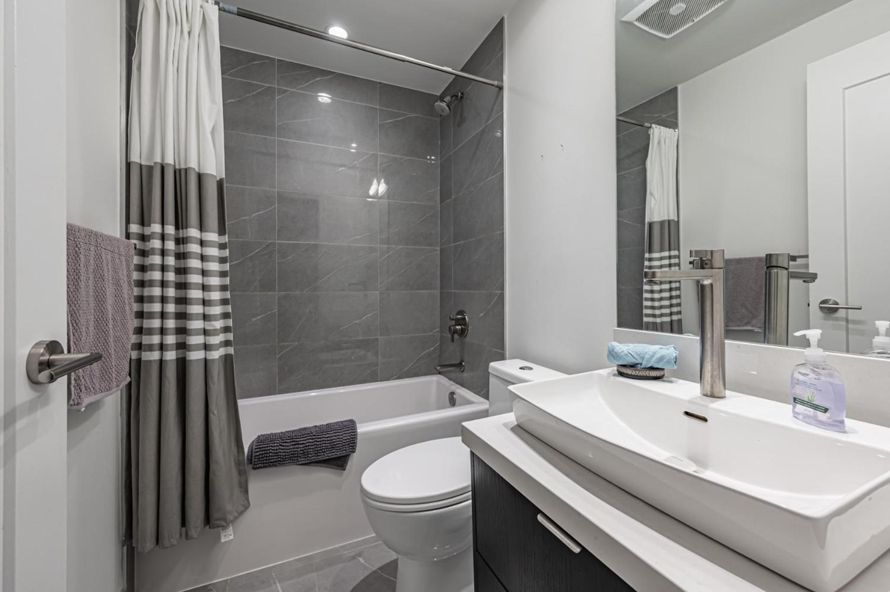 Luxury Close To Rogers Center In Downtown Core Guest house