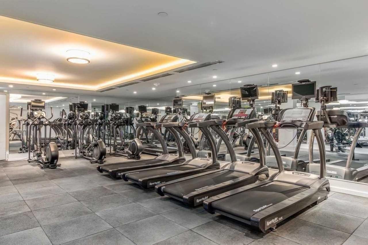 Luxury View In Downtown 3 Bedroom 2.5 Bathroom 1 Parking Toronto