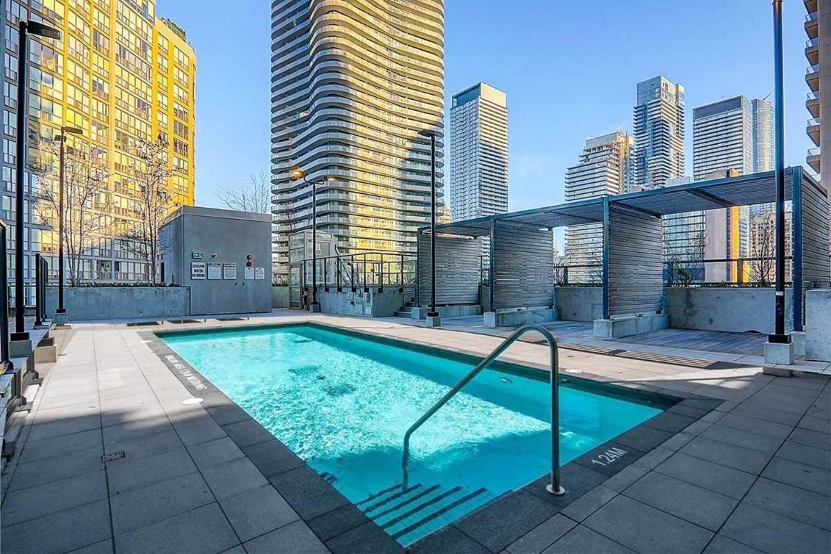 Luxury View In Downtown 3 Bedroom 2.5 Bathroom 1 Parking *