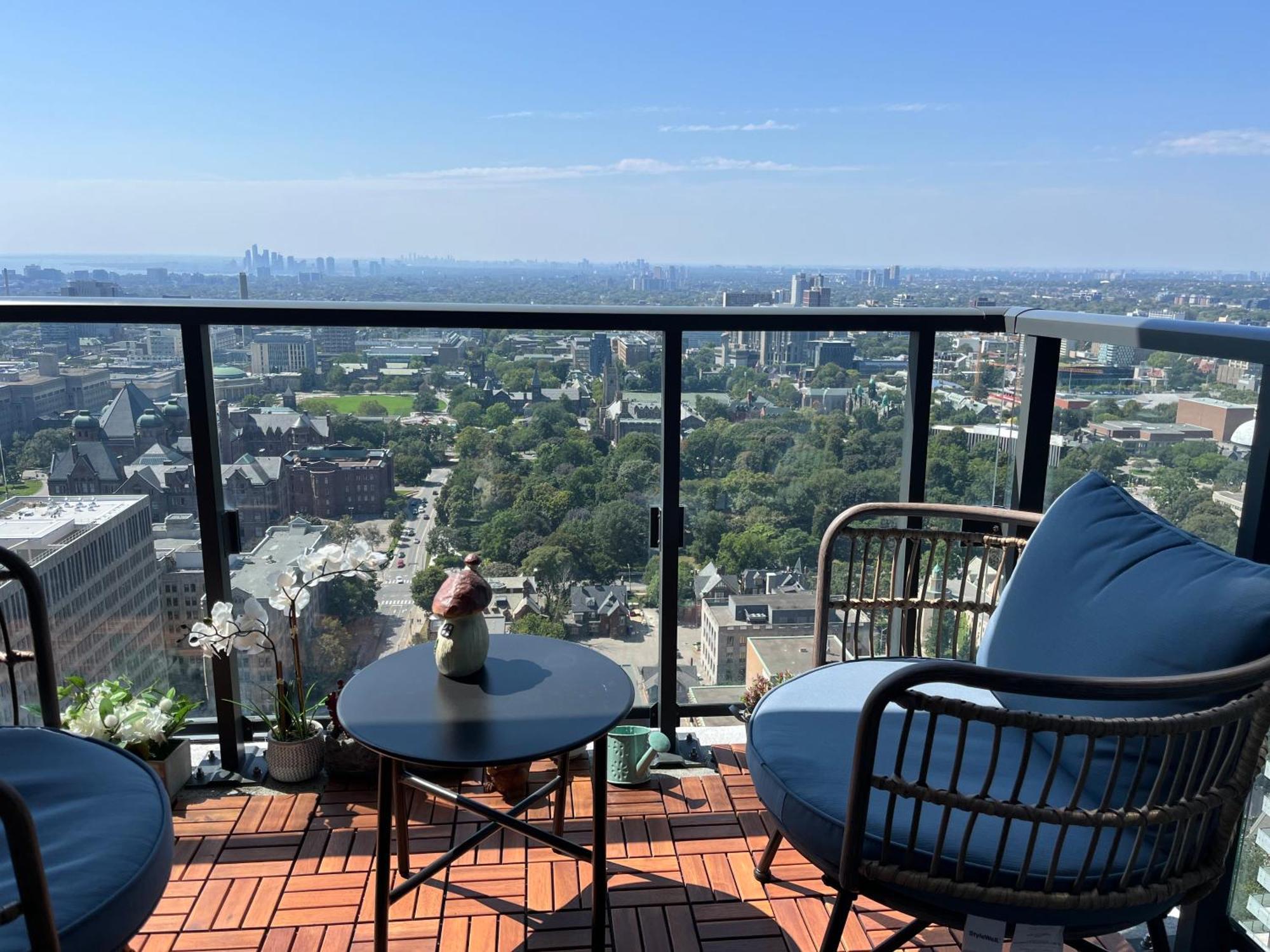 Luxury View In Downtown 3 Bedroom 2.5 Bathroom 1 Parking Toronto