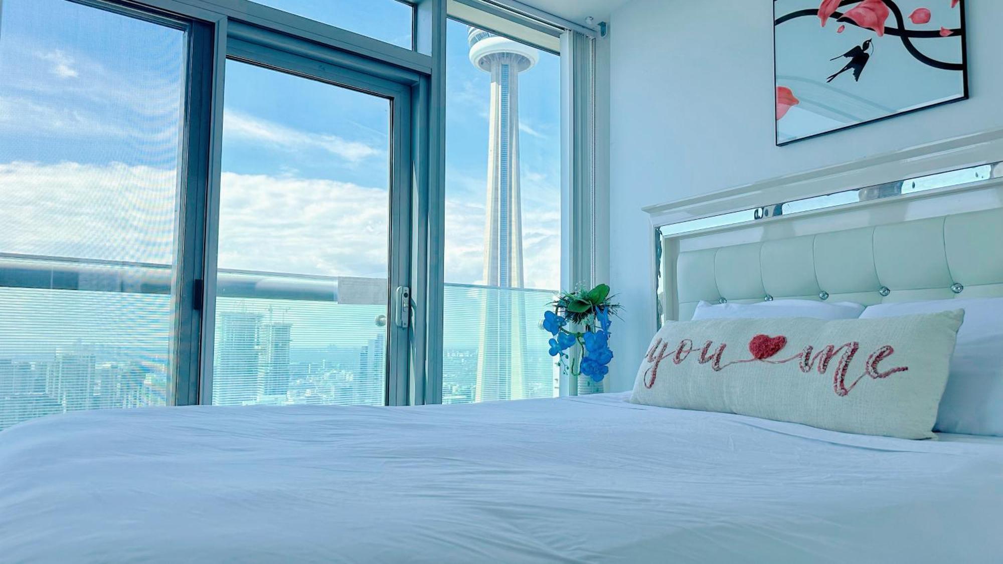 Superior 49th Floor 3 Bedroom With Cn Tower And View