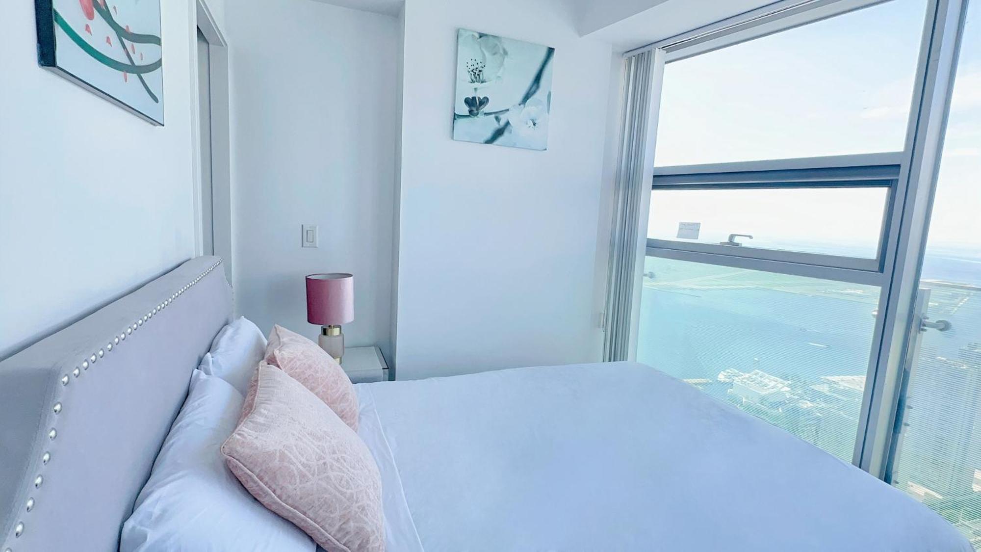 Superior 49th Floor 3 Bedroom With Cn Tower And View Hotel *
