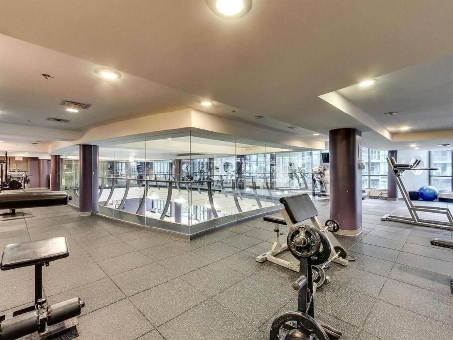 Spacious 1br - Downtown - Pool - Gym - Parking