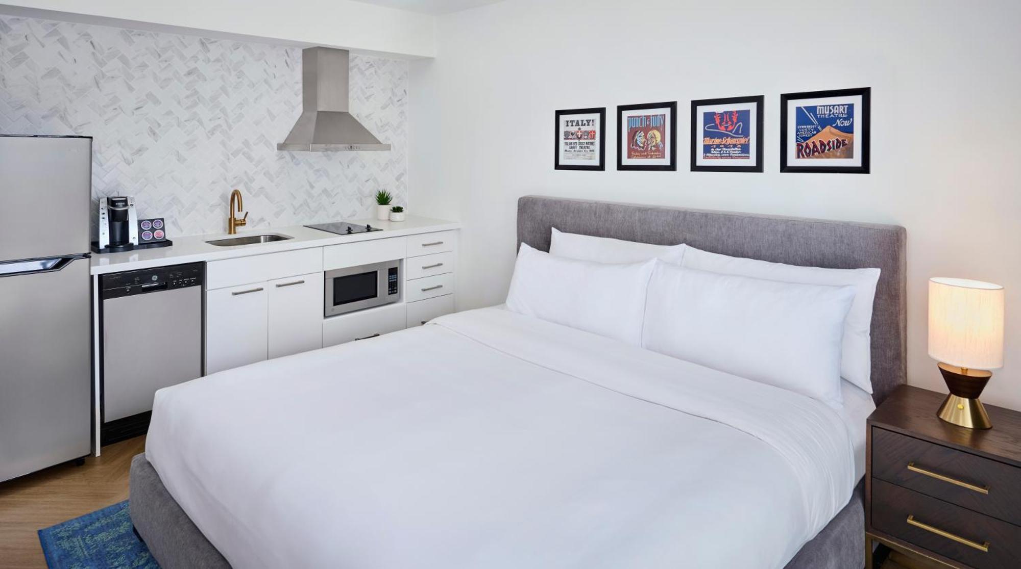 Pantages Centre Hotel 4*