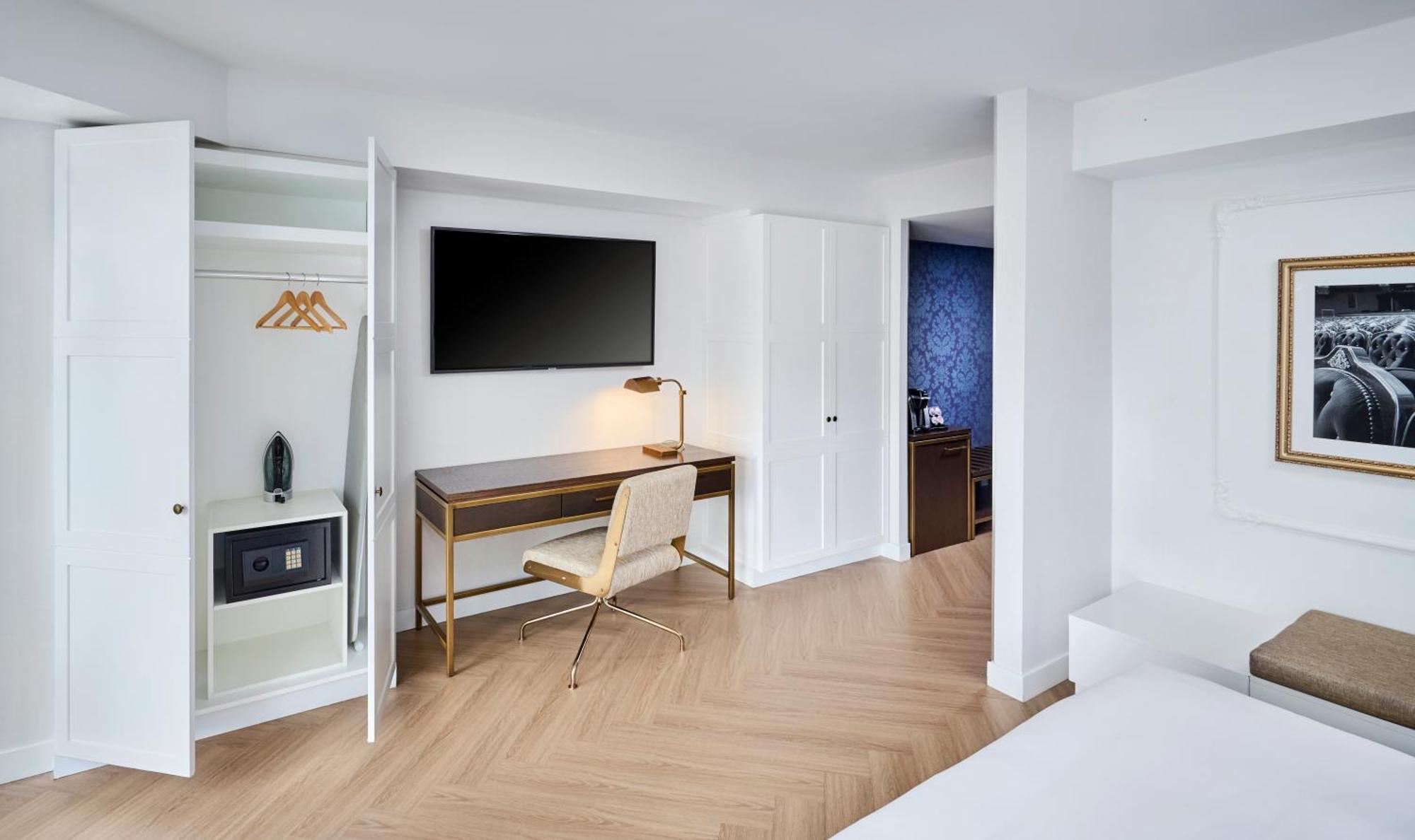 Hotel Pantages Centre 4*