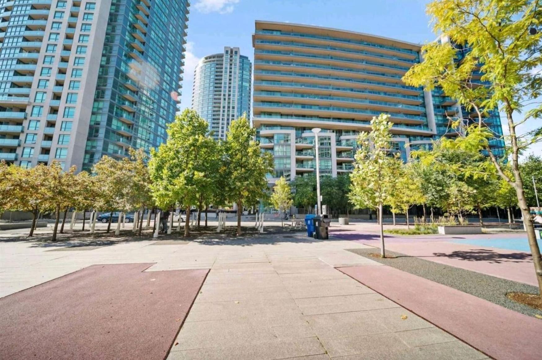 Apartment Cn Tower View With Free Parking, Pool, Gym, Free Skating, And *