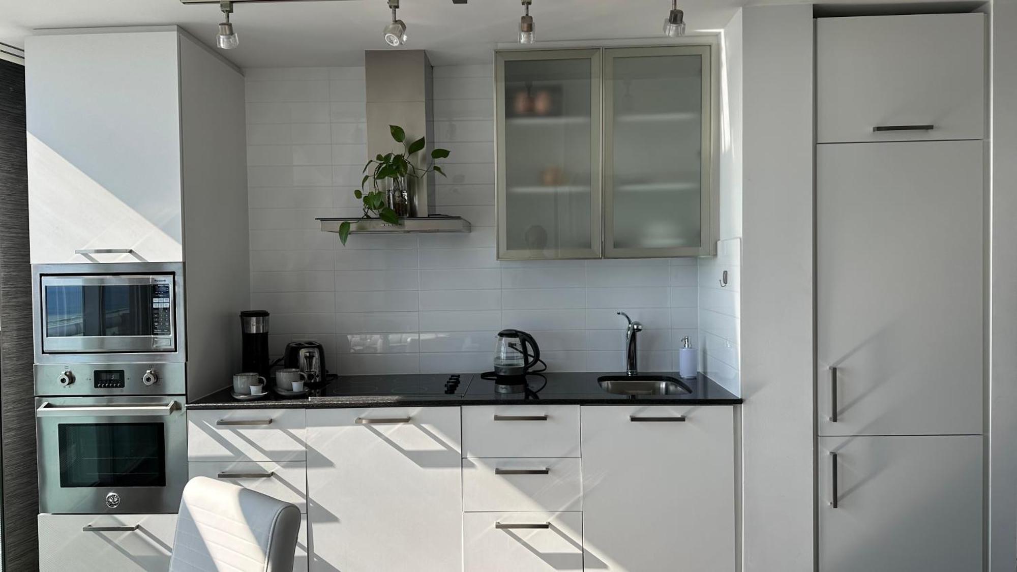 Downtown, Luxury Condo, Cn Tower, Rogers Center, Scocia Arena, Unobstructed View Toronto