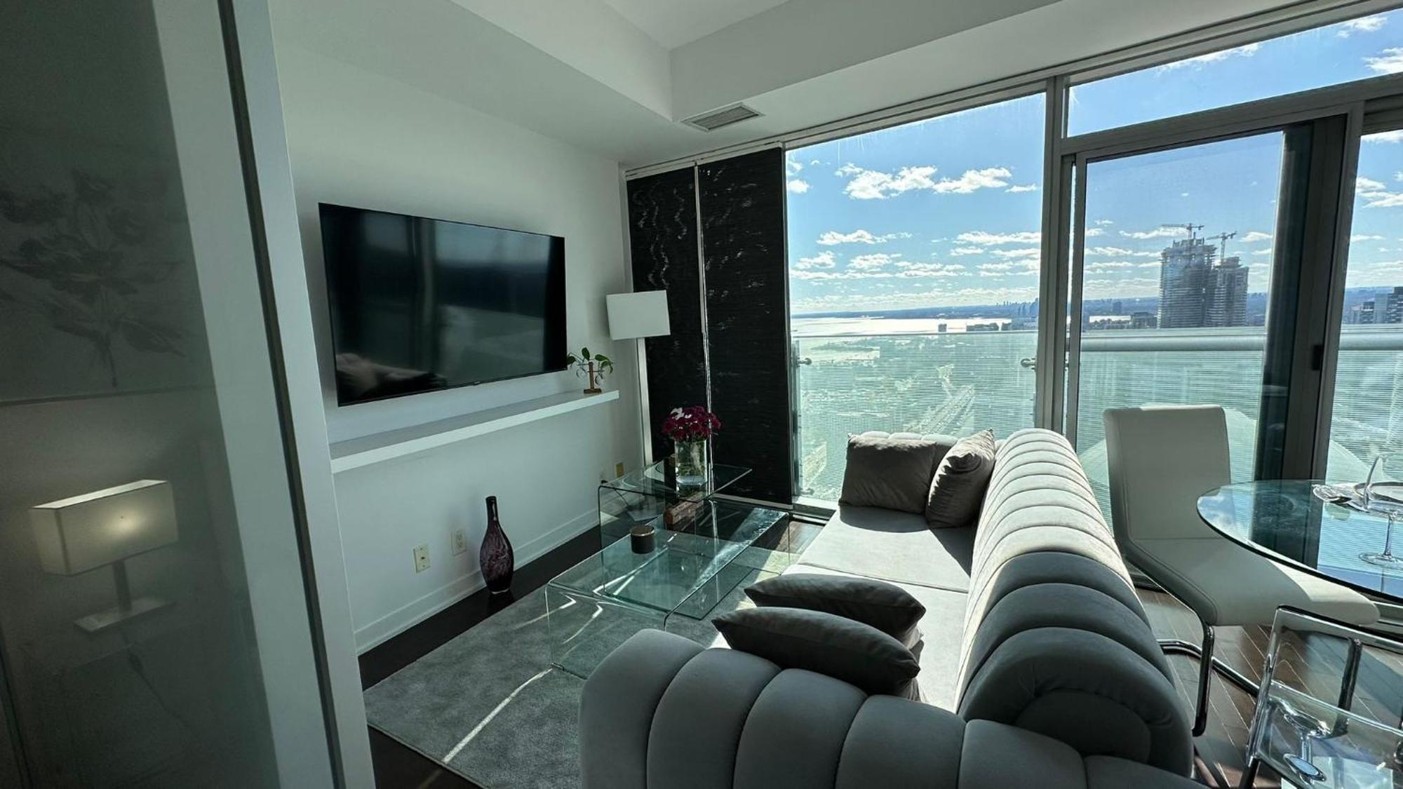 Downtown, Luxury Condo, Cn Tower, Rogers Center, Scocia Arena, Unobstructed View Toronto