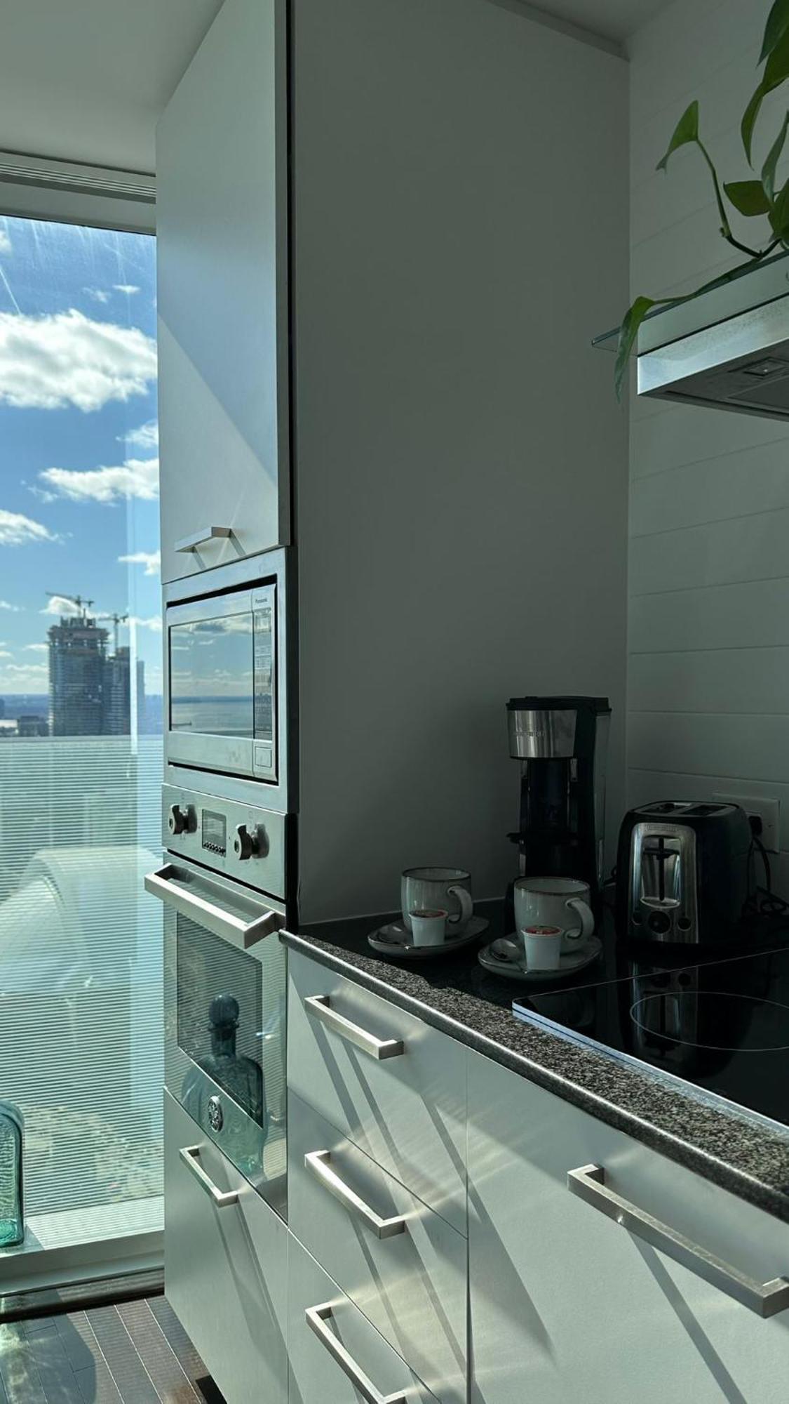 Apartment Downtown, Luxury Condo, Cn Tower, Rogers Center, Scocia Arena, Unobstructed View