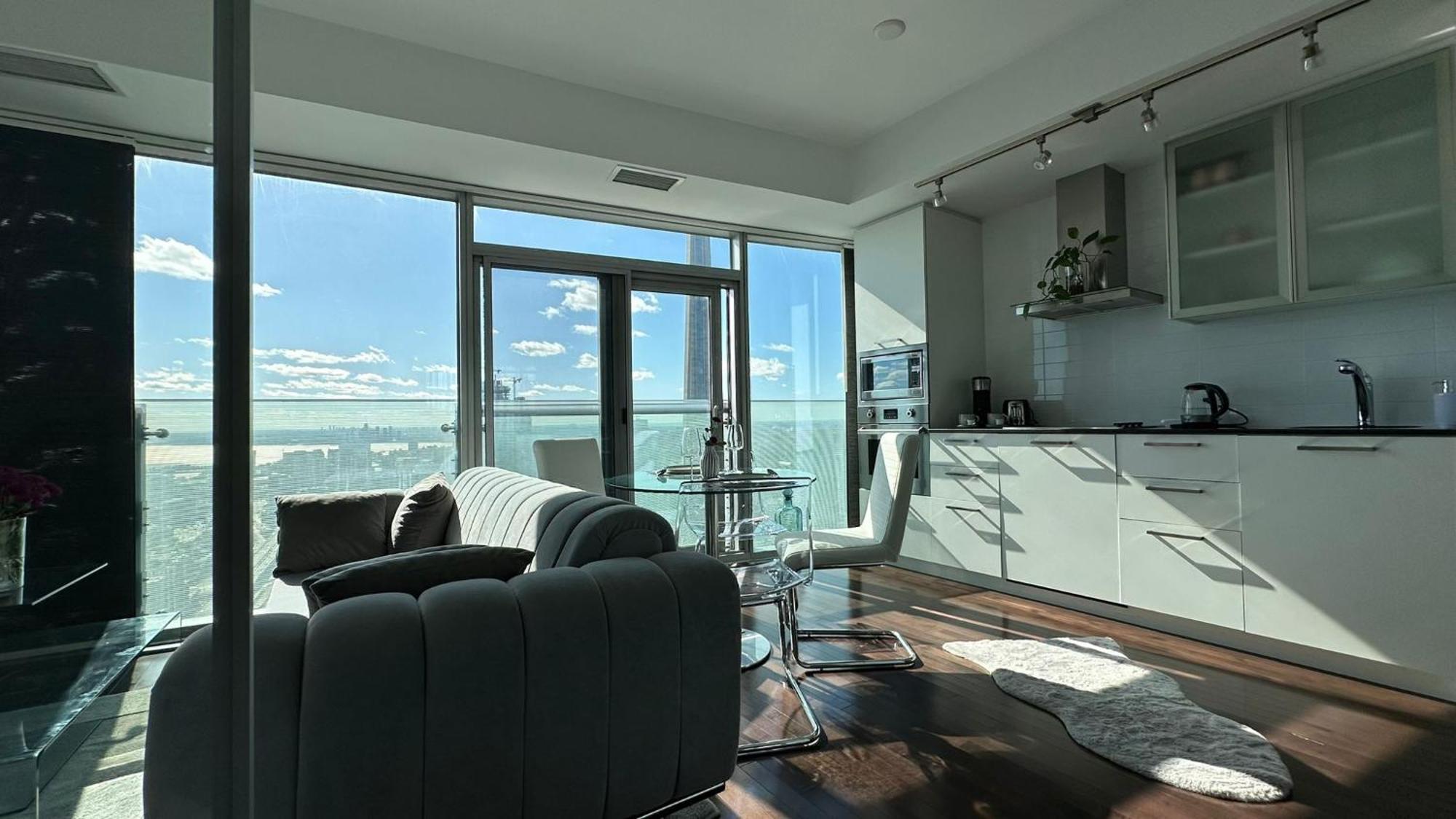 Apartment Downtown, Luxury Condo, Cn Tower, Rogers Center, Scocia Arena, Unobstructed View *