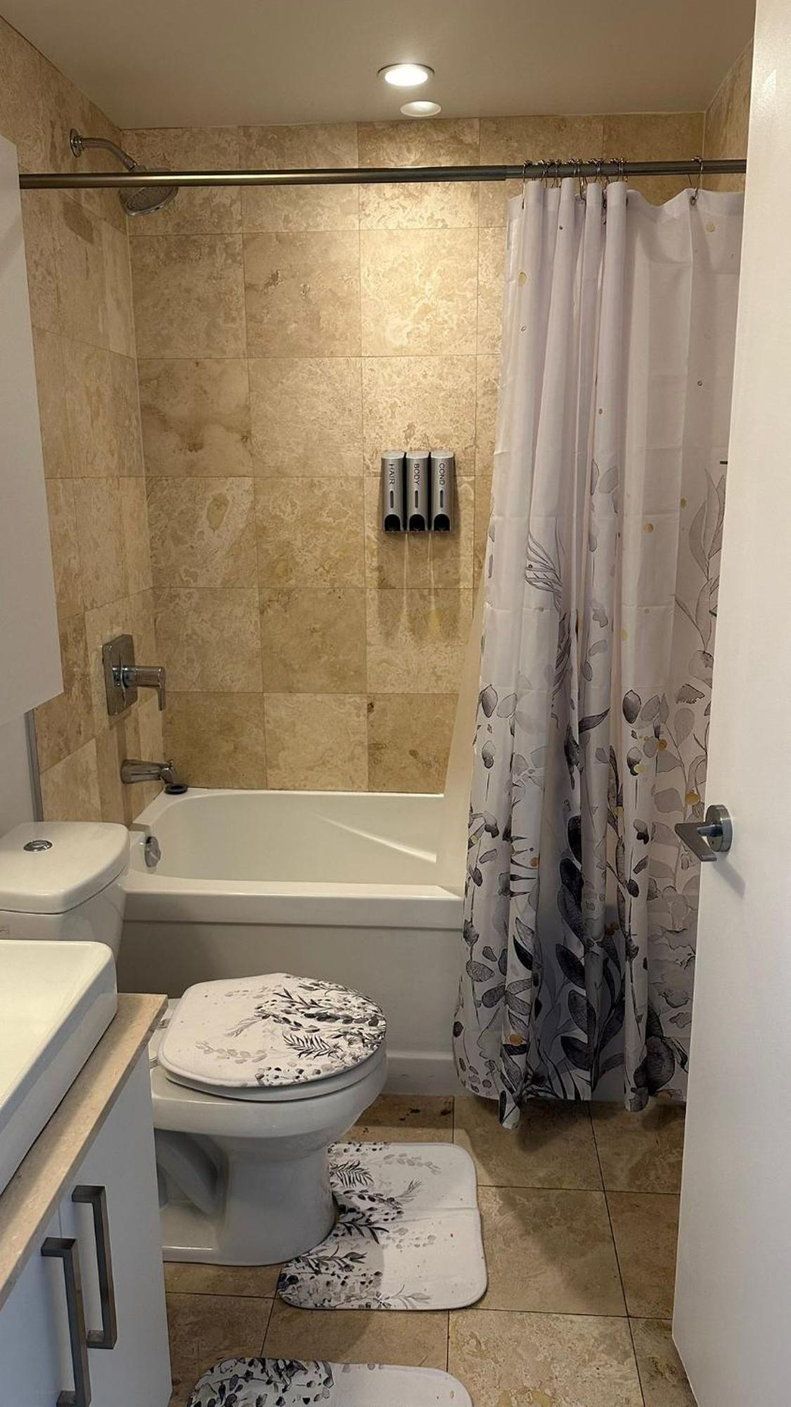 Downtown, Luxury Condo, Cn Tower, Rogers Center, Scocia Arena, Unobstructed View Toronto