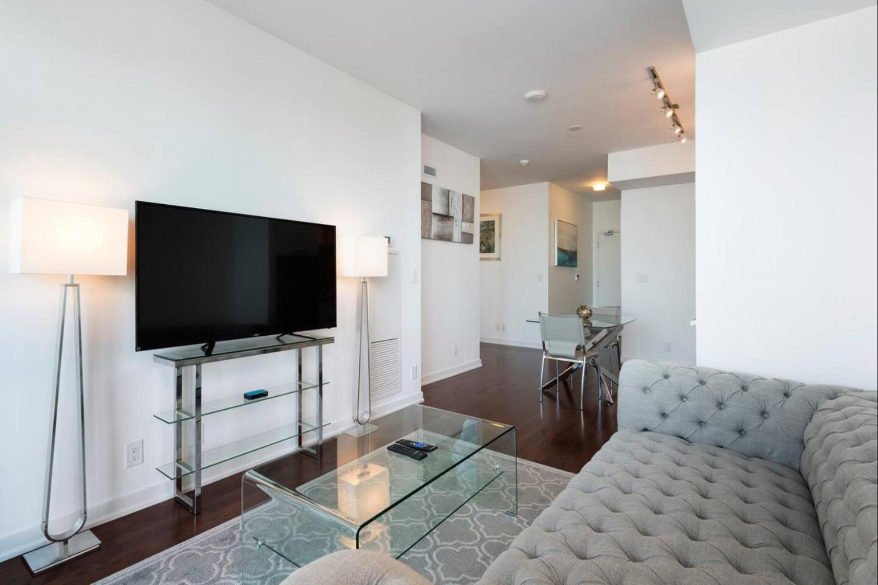 Executive 1 Bedroom - Cn Tower & City View Apartment *