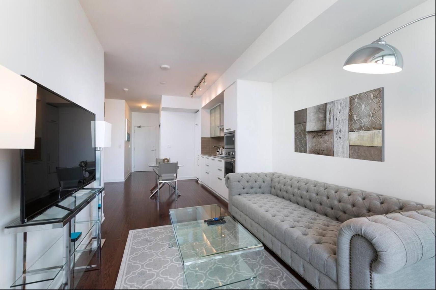 Executive 1 Bedroom - Cn Tower & City View Apartment