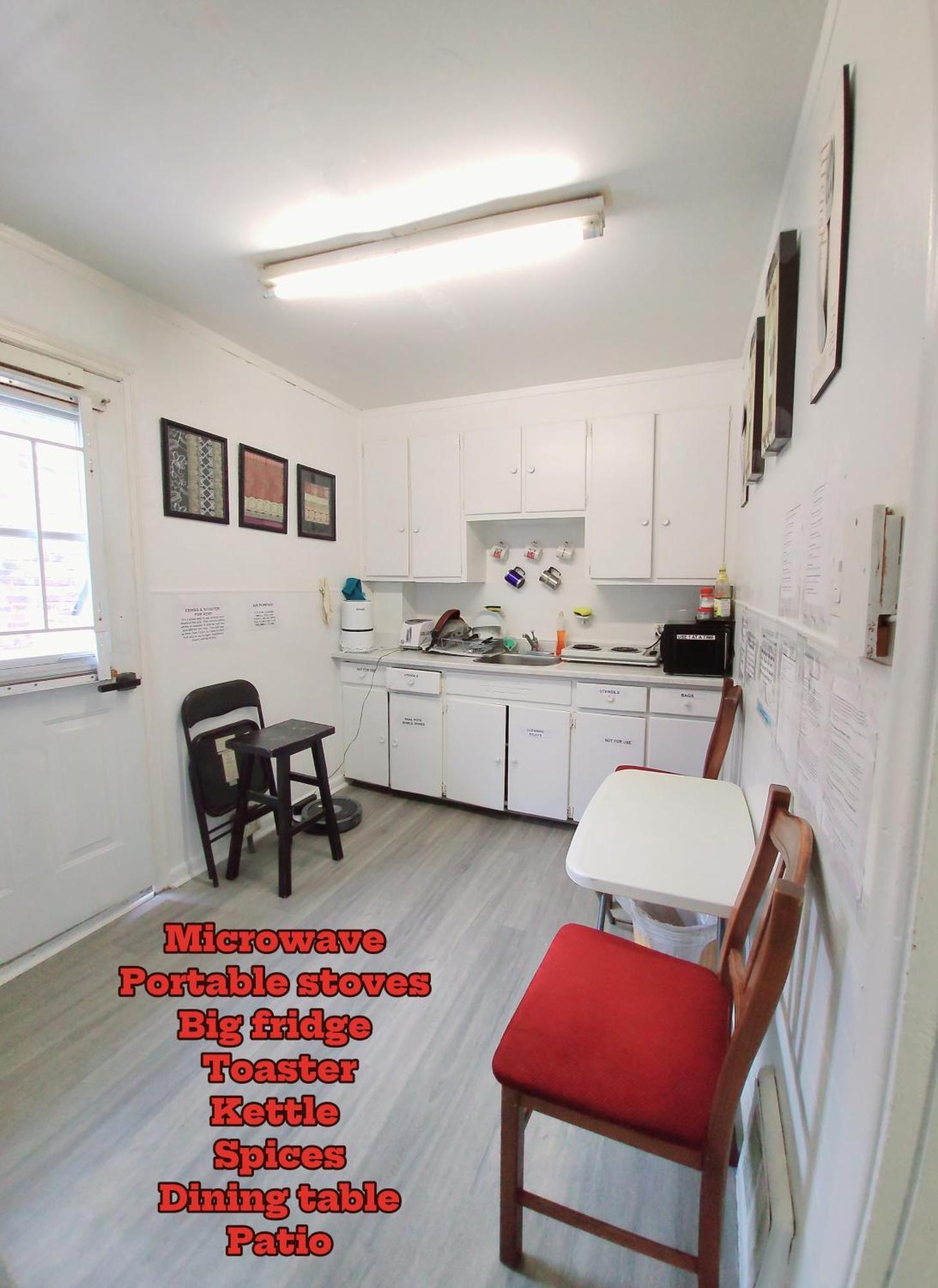 Quadruple Private With Netflix & Laundry, Balcony & Self Check-in Homestay Toronto