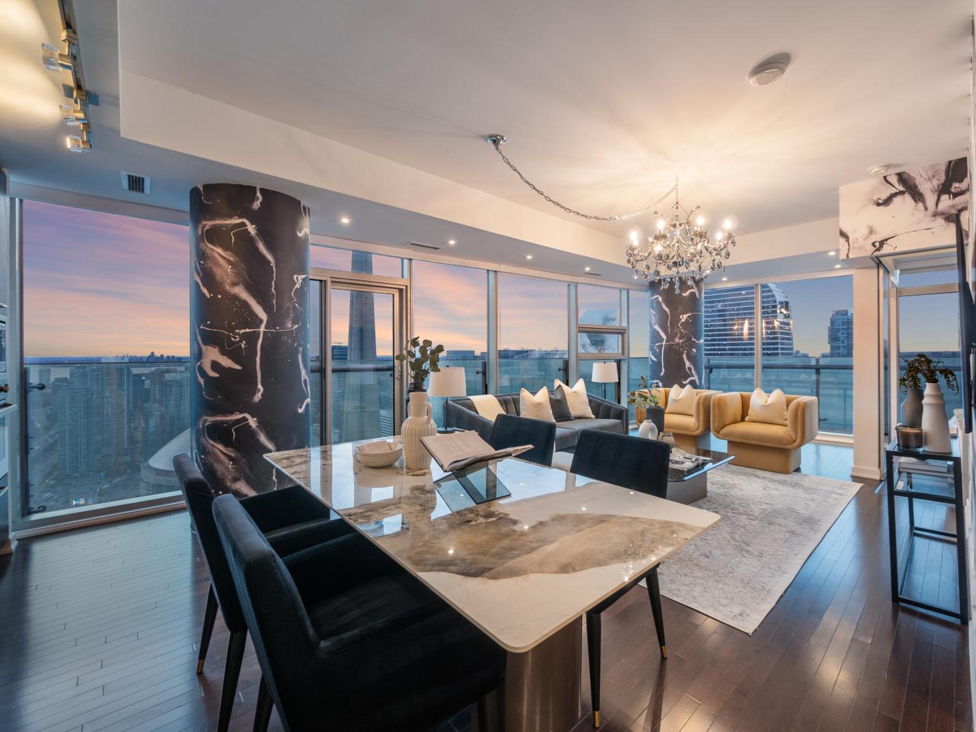 Luxury 2br Entertainment District Downtown Cn Tower View Balcony Pool & Hot Tub