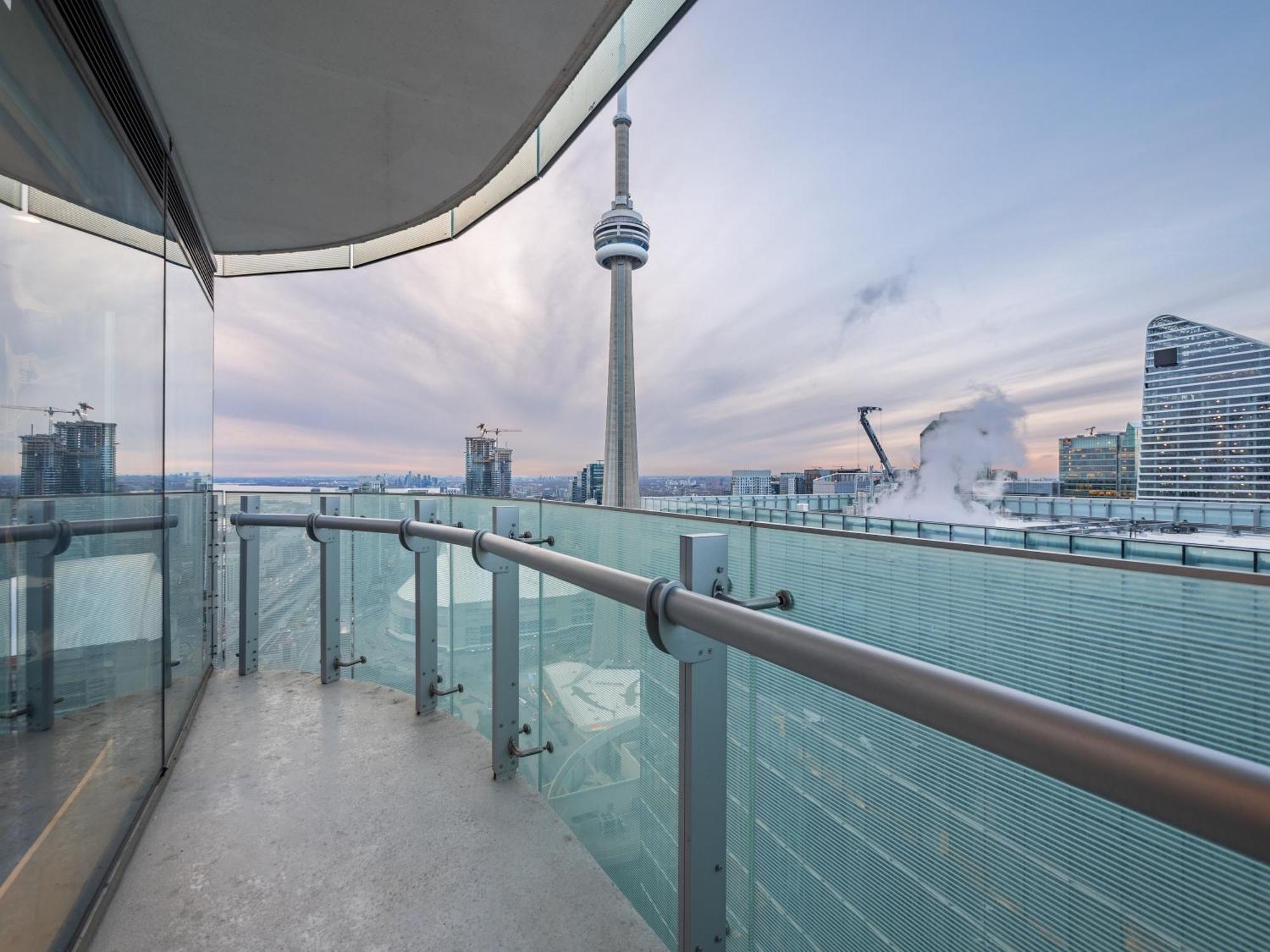 Apartment Luxury 2br Entertainment District Downtown Cn Tower View Balcony Pool & Hot Tub