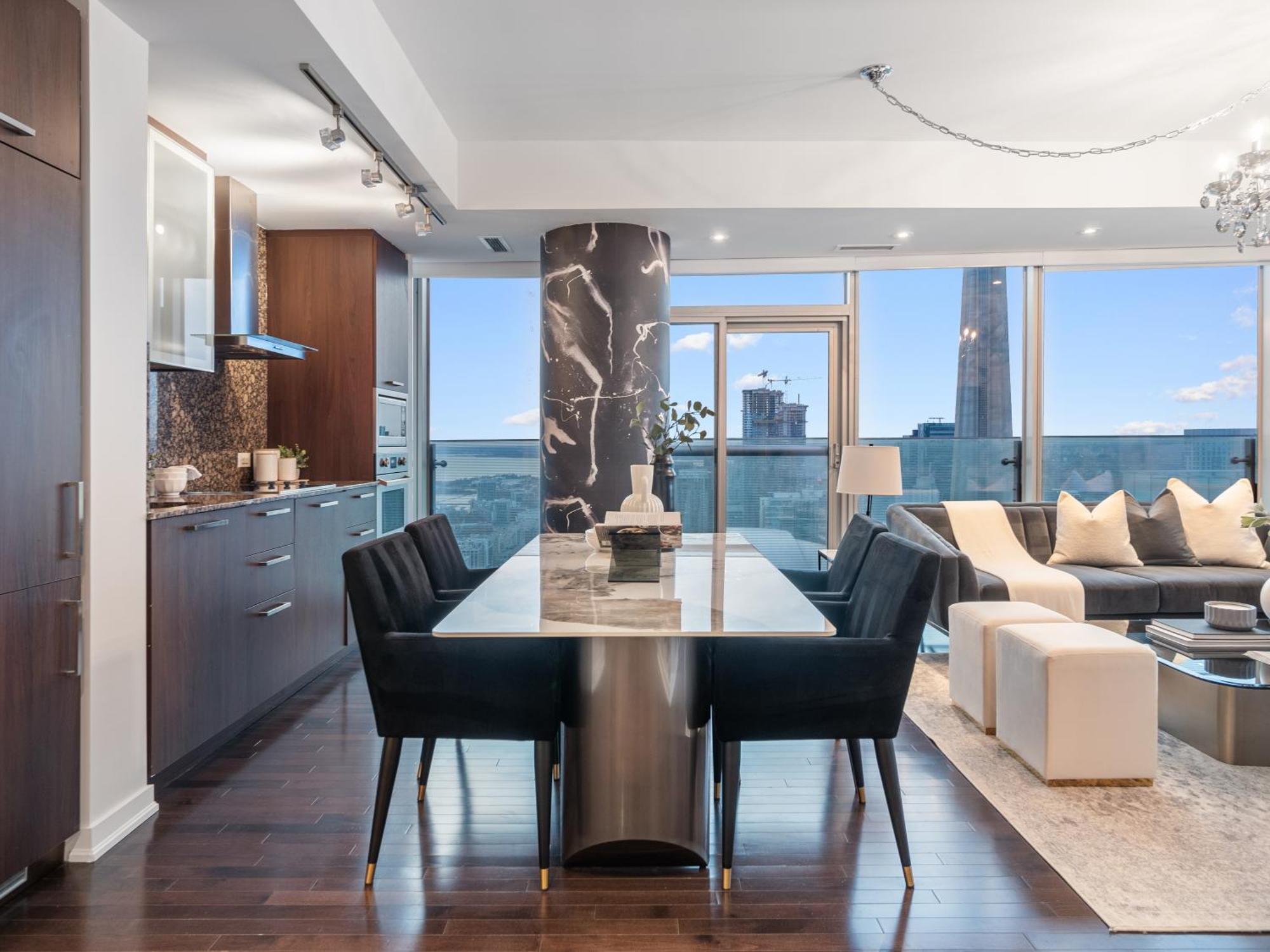 Luxury 2br Entertainment District Downtown Cn Tower View Balcony Pool & Hot Tub Toronto