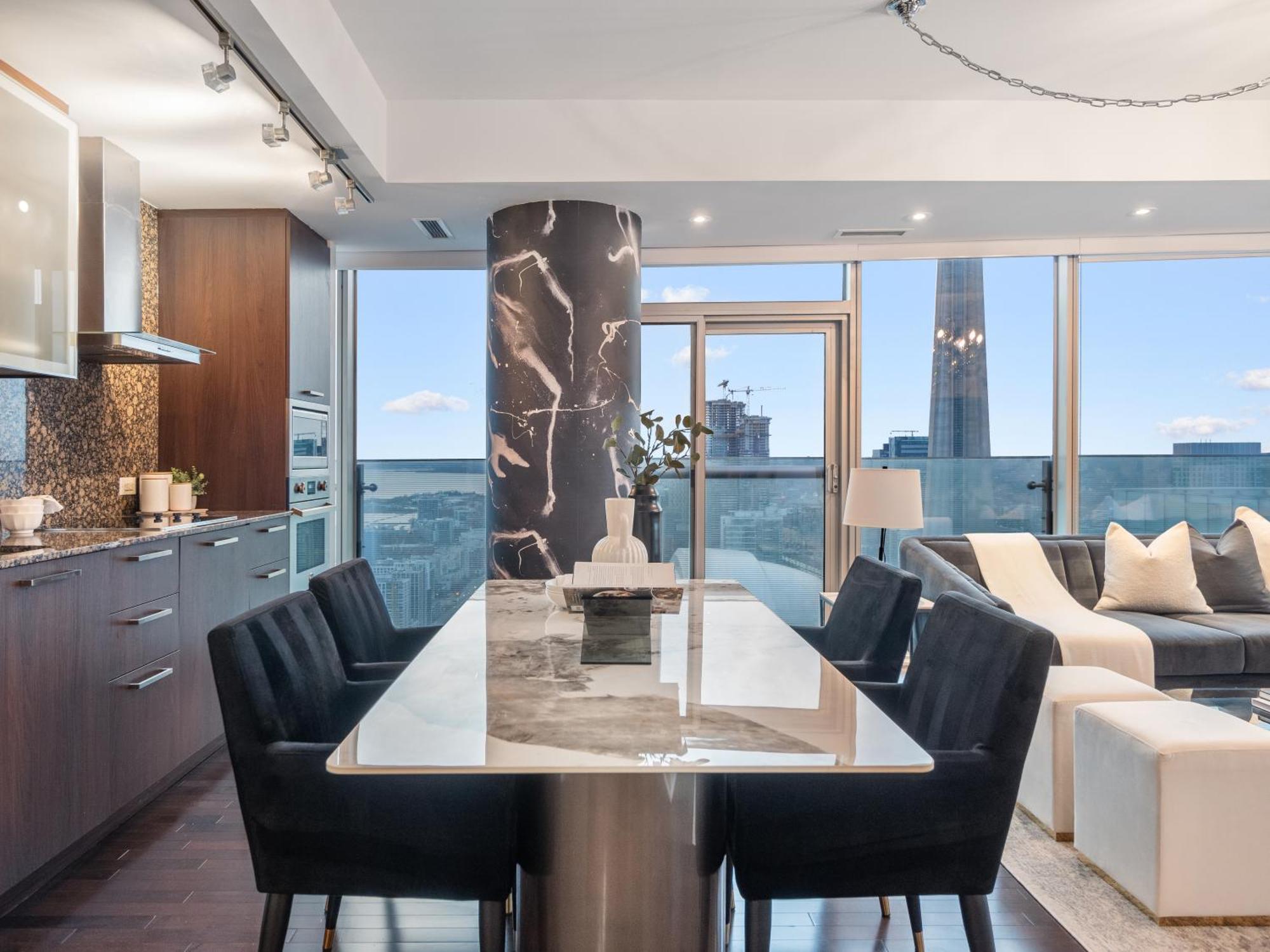 Apartment Luxury 2br Entertainment District Downtown Cn Tower View Balcony Pool & Hot Tub *