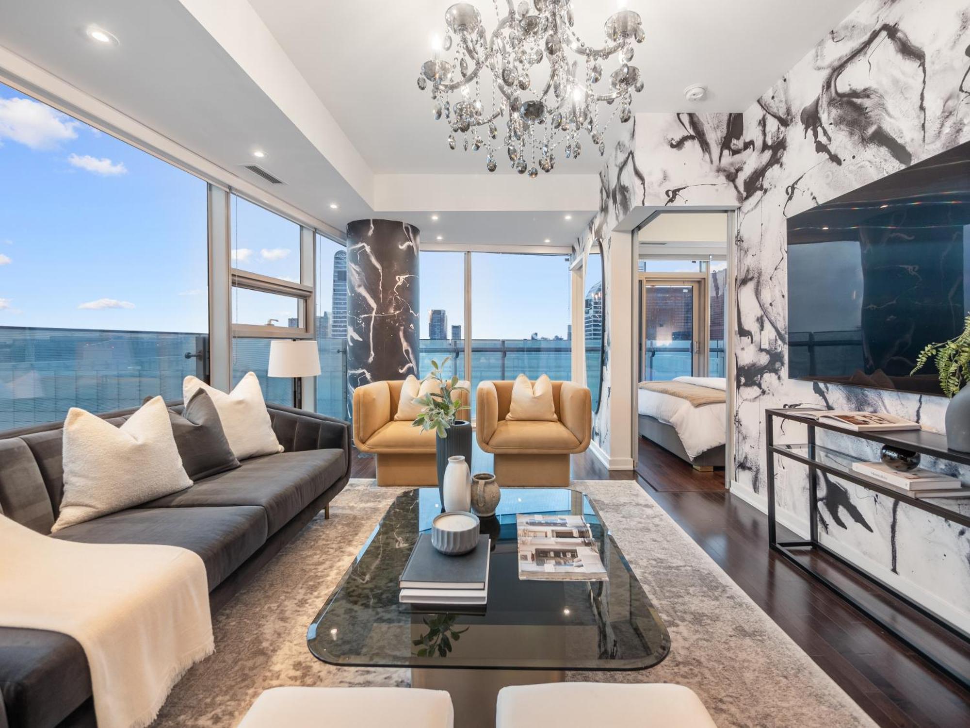 Luxury 2br Entertainment District Downtown Cn Tower View Balcony Pool & Hot Tub Toronto