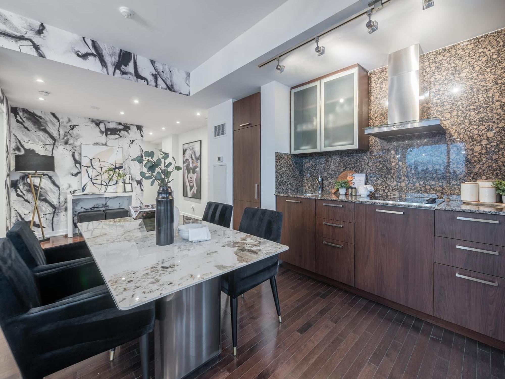 Apartment Luxury 2br Entertainment District Downtown Cn Tower View Balcony Pool & Hot Tub Toronto