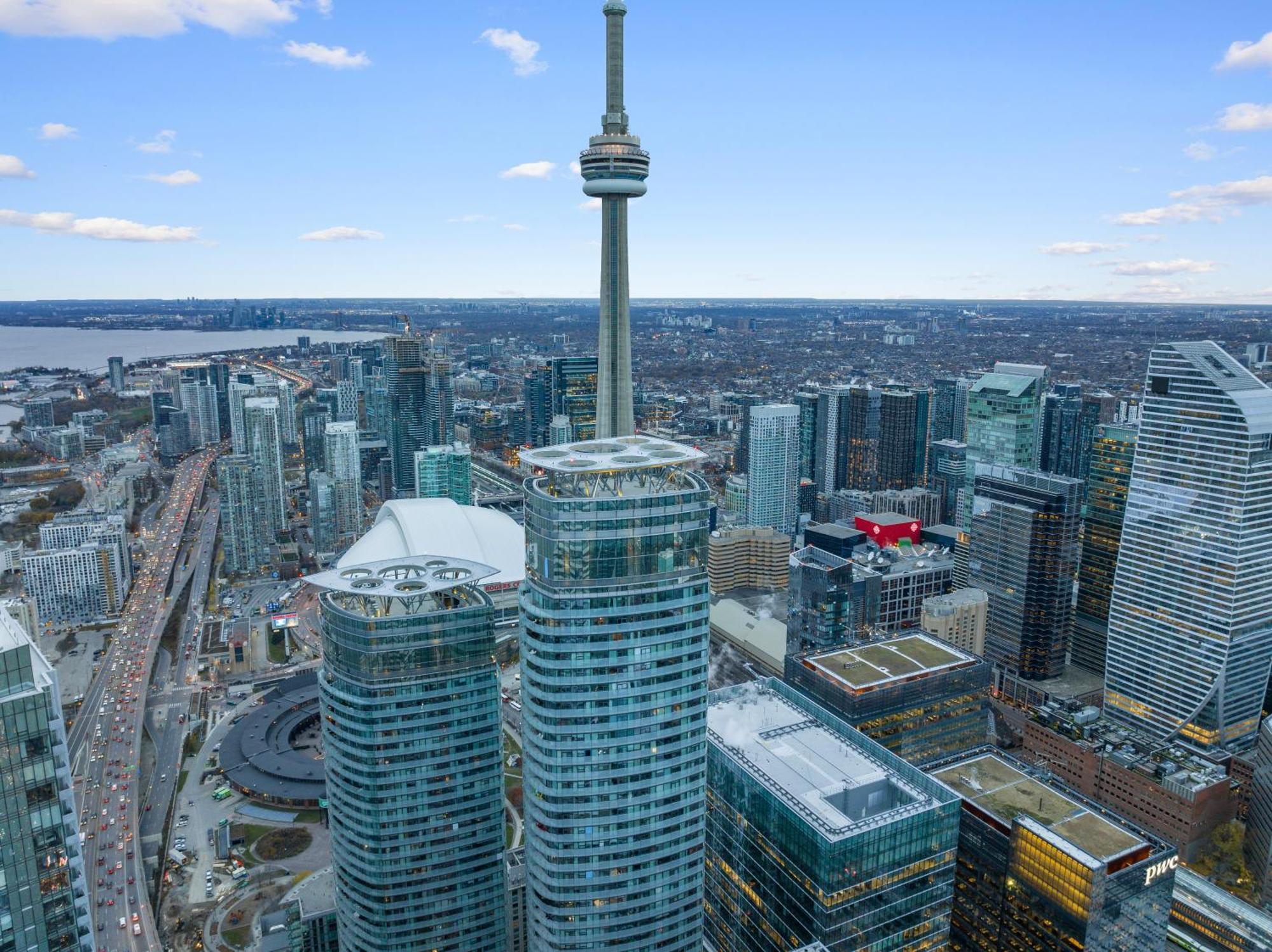 Apartment Luxury 2br Entertainment District Downtown Cn Tower View Balcony Pool & Hot Tub Toronto