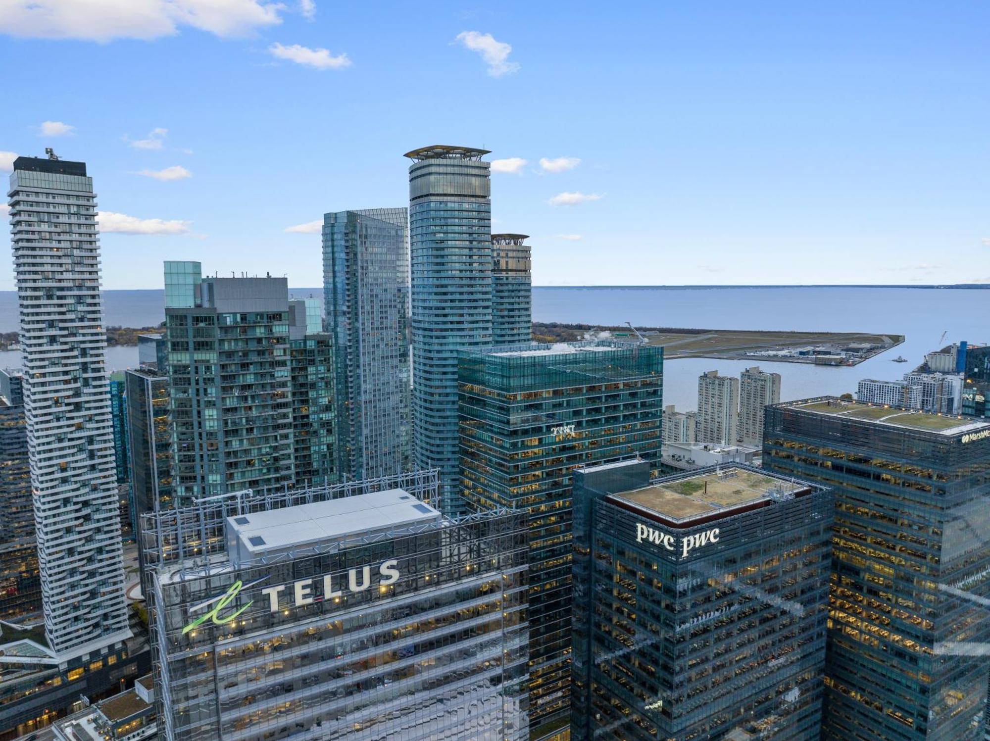 Luxury 2br Entertainment District Downtown Cn Tower View Balcony Pool & Hot Tub Apartment *