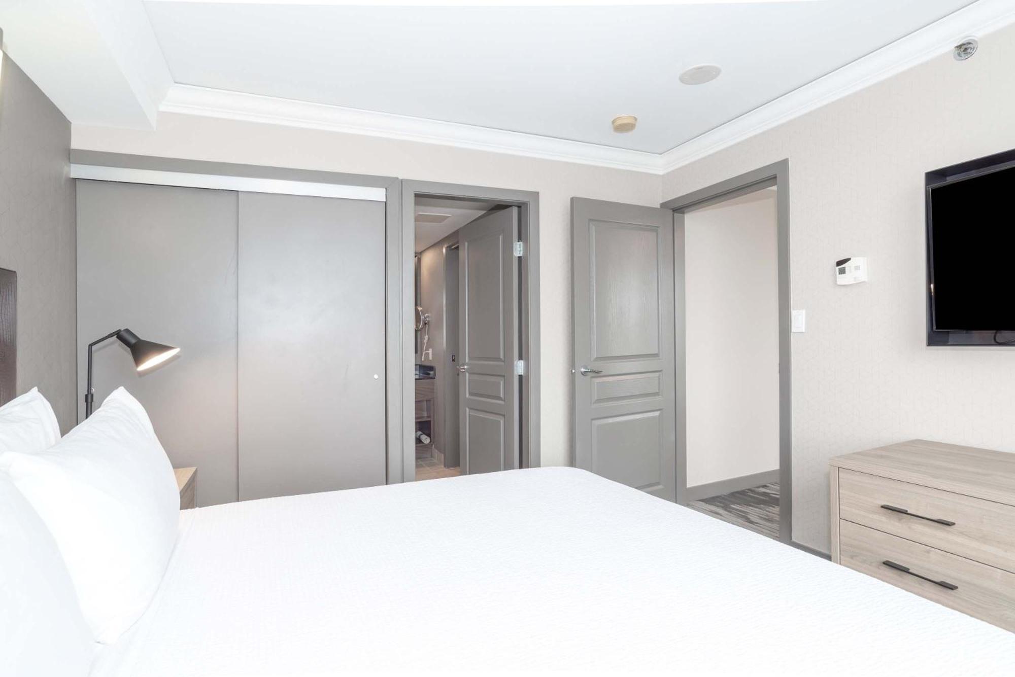 Sandman Signature Airport Hotel Toronto