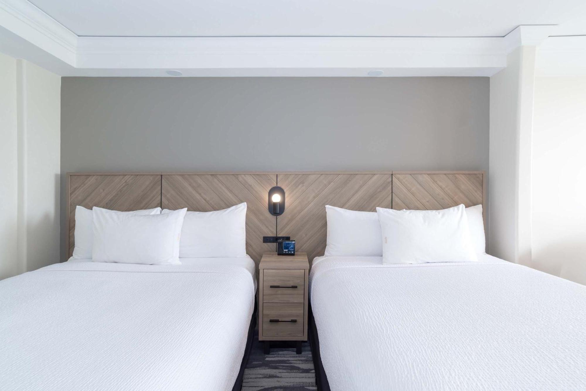 Hotel Sandman Signature Airport
