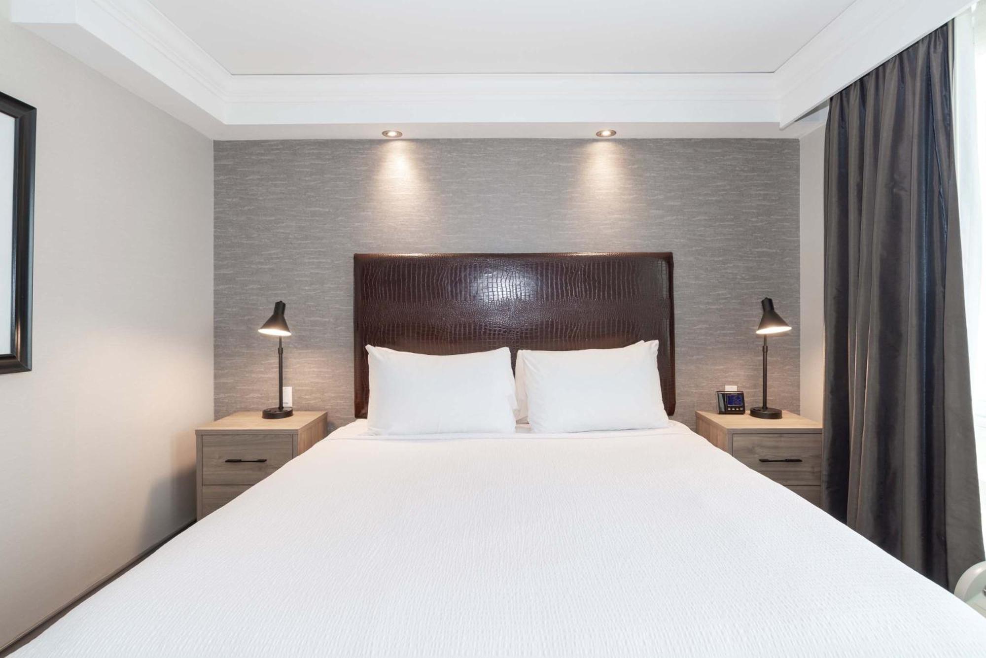 Hotel Sandman Signature Airport Toronto