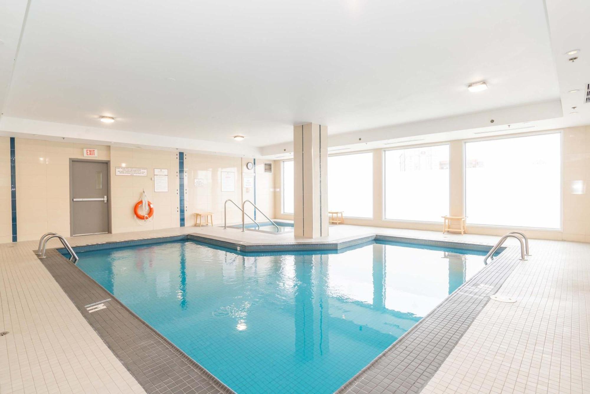 Hotel Sandman Signature Airport Toronto