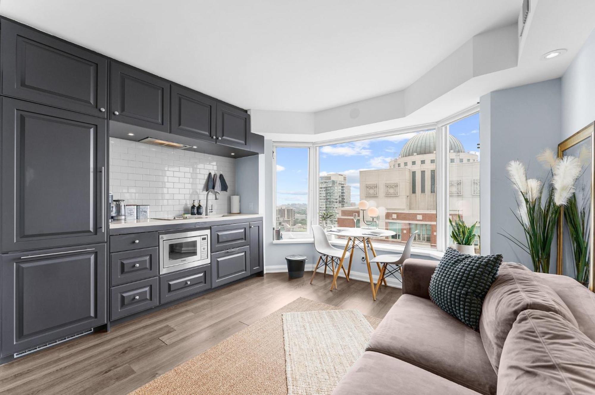 Downtown With Gym & Subway Access Apartment *