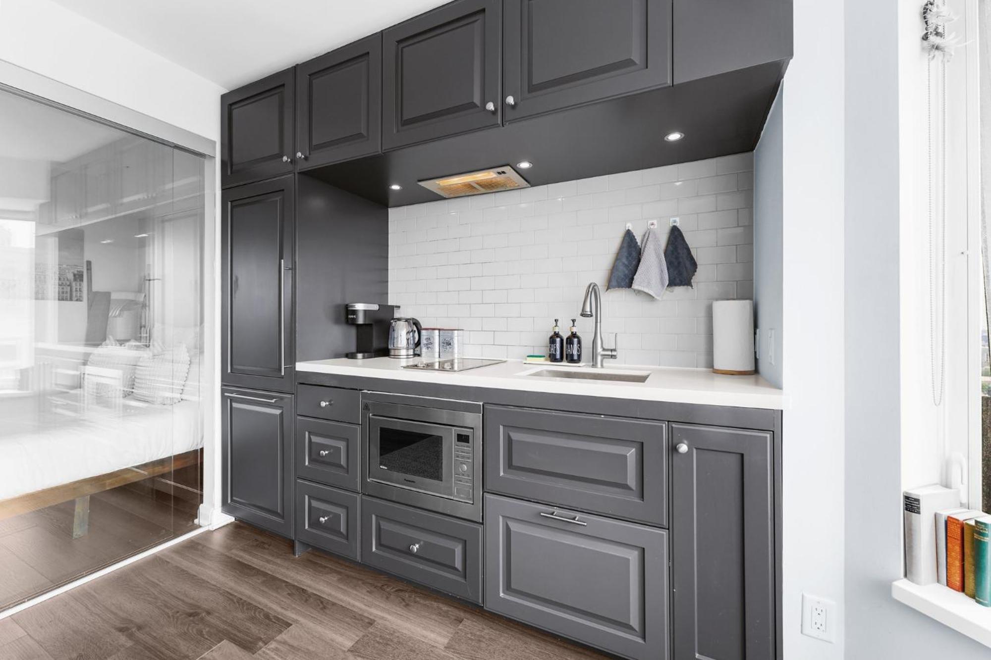 Apartment Downtown With Gym & Subway Access