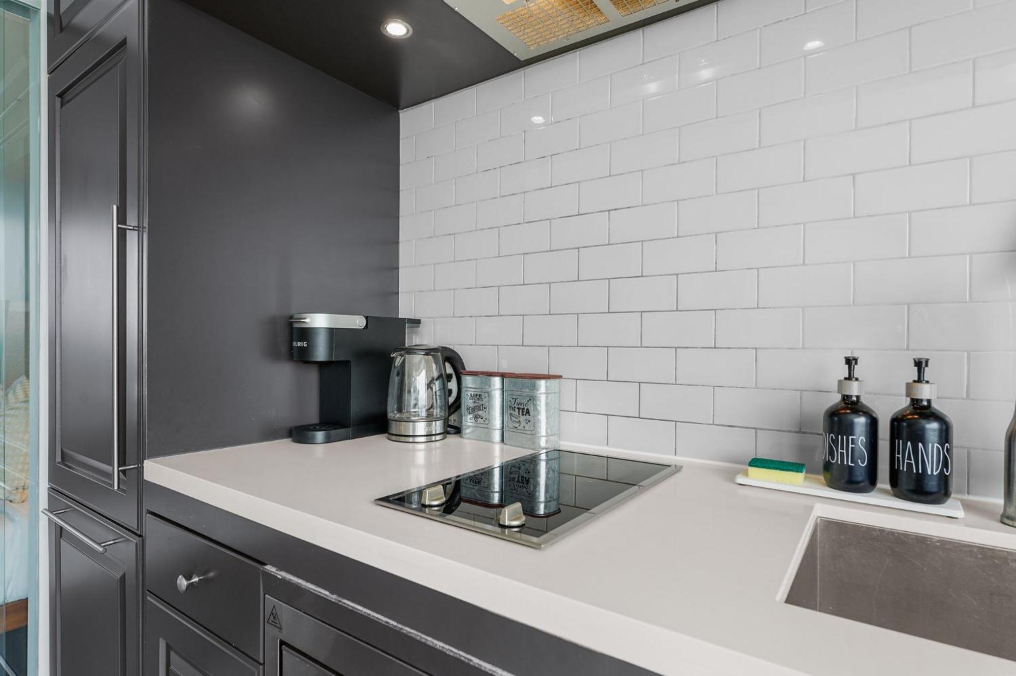 Apartment Downtown With Gym & Subway Access