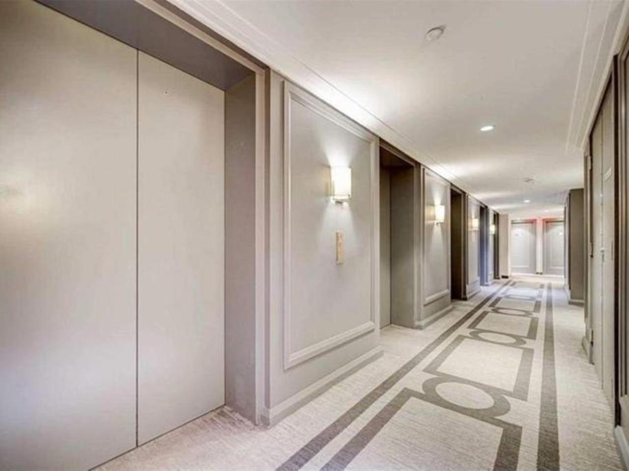 Apartment Downtown With Gym & Subway Access