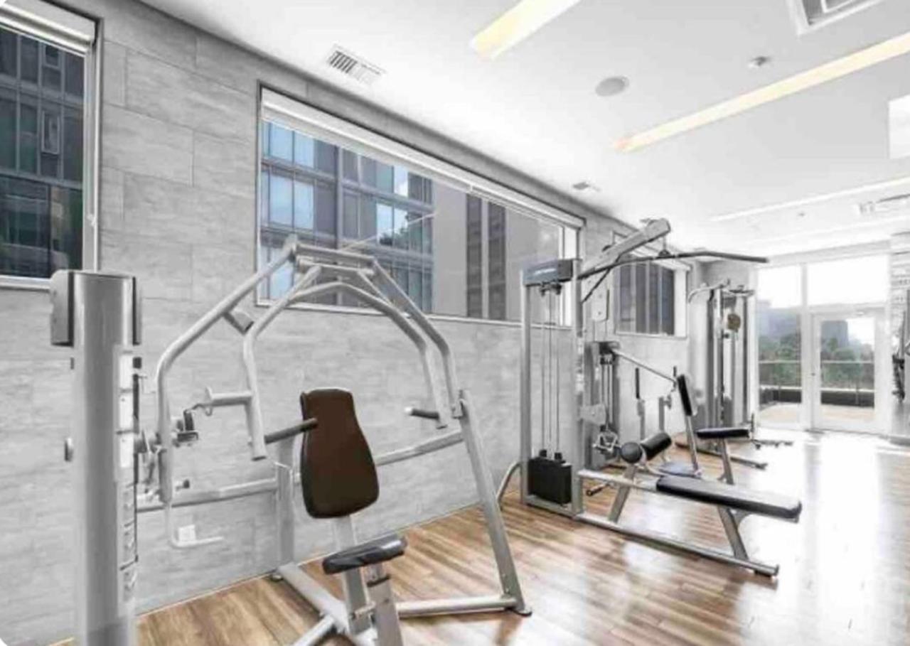 Downtown With Gym & Subway Access Toronto